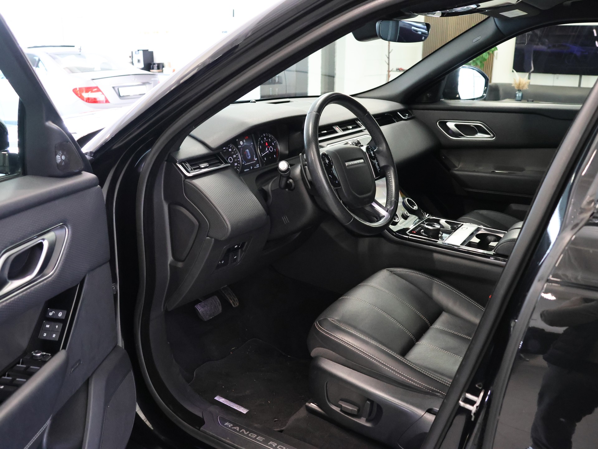 LAND ROVER Range Rover Velar R-Dynamic P 250 SE Automatic *Panorama*Meridian*Assistenten*-image-17