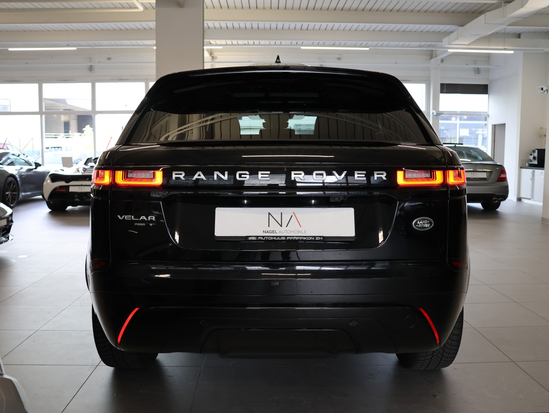 LAND ROVER Range Rover Velar R-Dynamic P 250 SE Automatic *Panorama*Meridian*Assistenten*-image-4