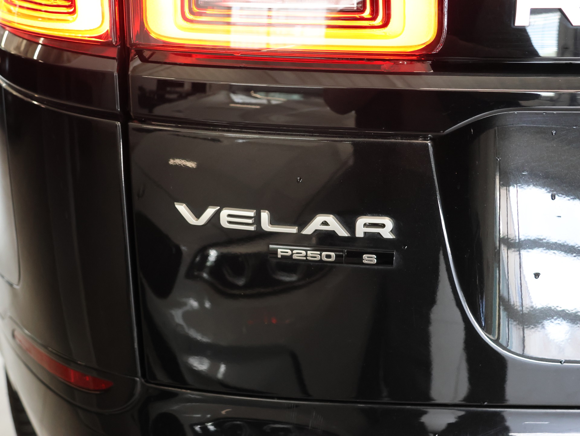 LAND ROVER Range Rover Velar R-Dynamic P 250 SE Automatic *Panorama*Meridian*Assistenten*-image-11