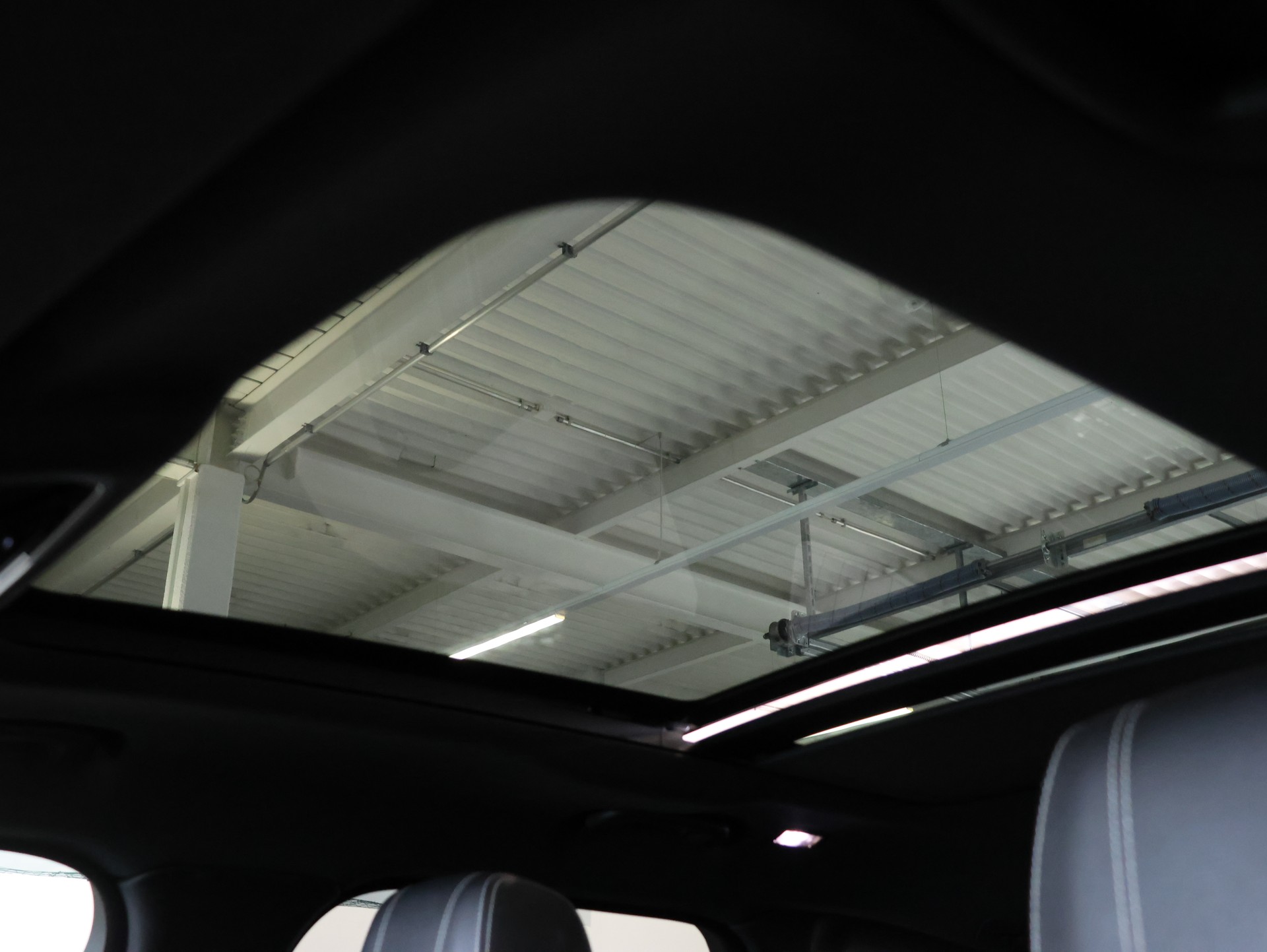 LAND ROVER Range Rover Velar R-Dynamic P 250 SE Automatic *Panorama*Meridian*Assistenten*-image-18