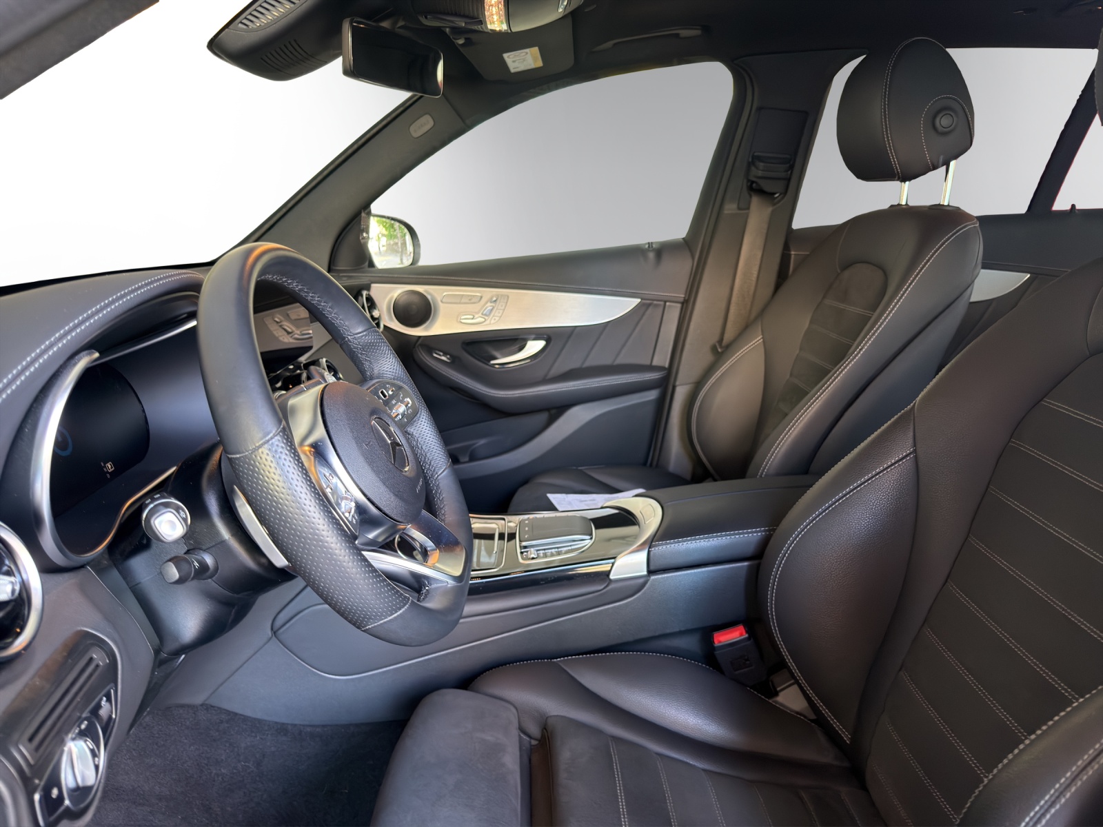 MERCEDES-BENZ GLC 300 e AMG Line 4Matic-image-4