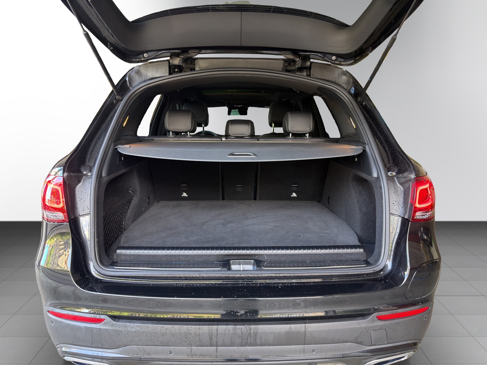 MERCEDES-BENZ GLC 300 e AMG Line 4Matic-image-10