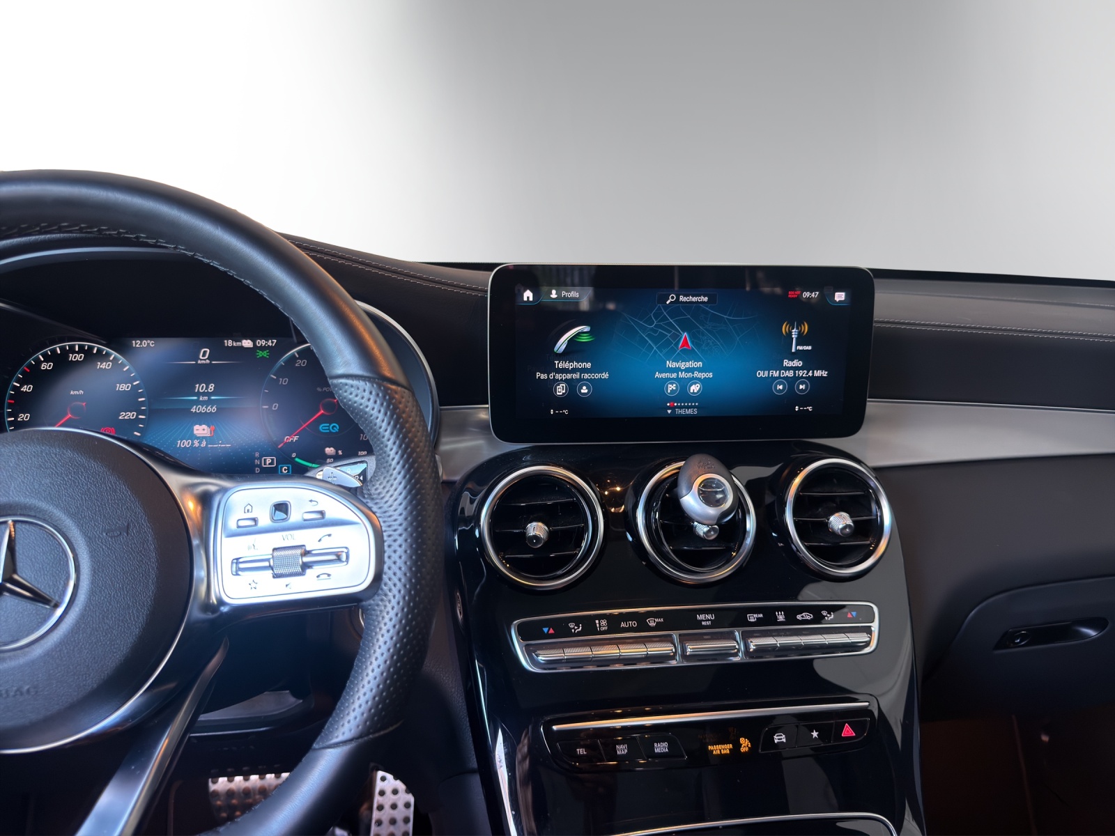 MERCEDES-BENZ GLC 300 e AMG Line 4Matic-image-12