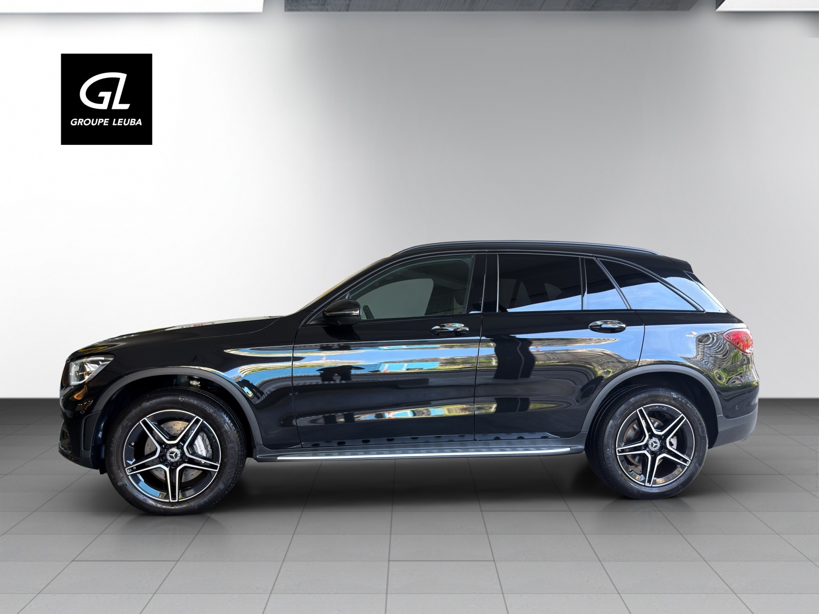 MERCEDES-BENZ GLC 300 e AMG Line 4Matic-image-2