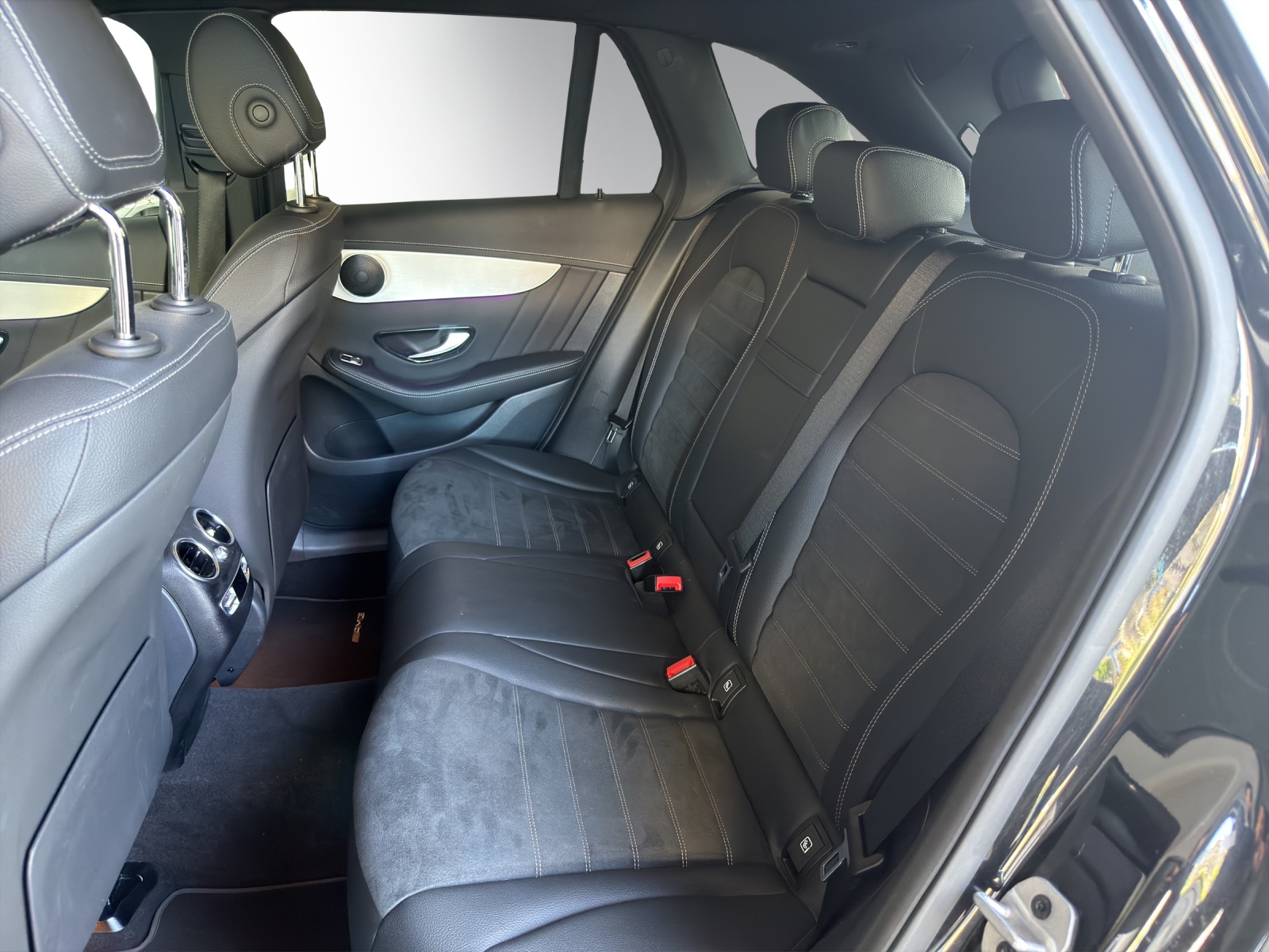 MERCEDES-BENZ GLC 300 e AMG Line 4Matic-image-8