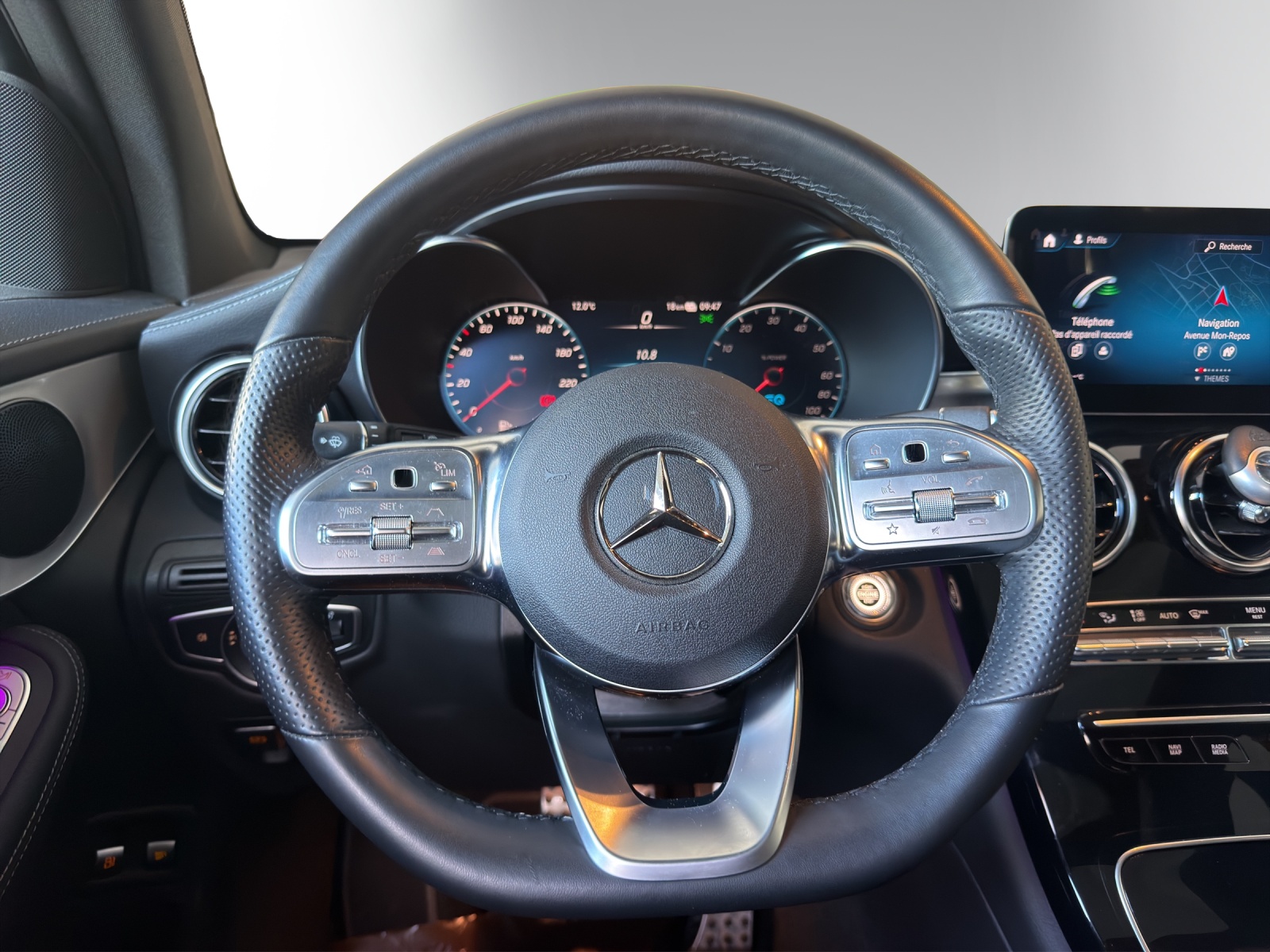 MERCEDES-BENZ GLC 300 e AMG Line 4Matic-image-13