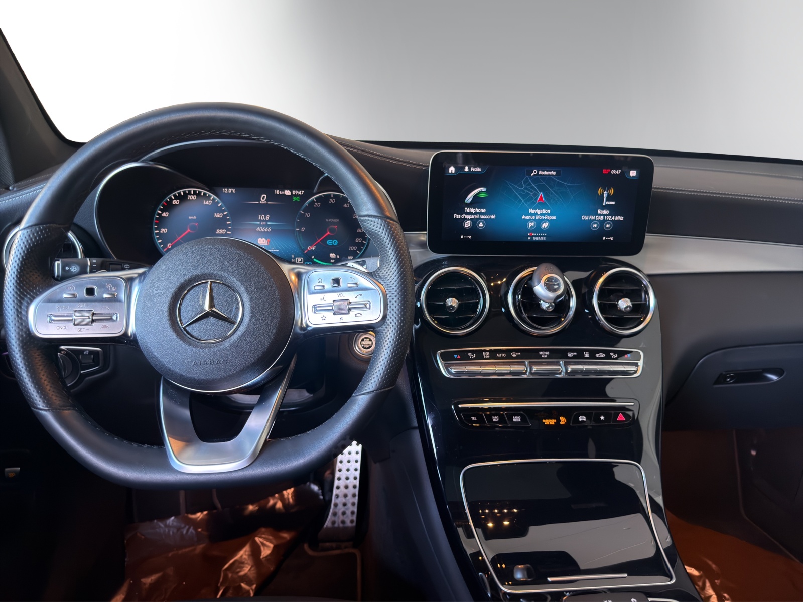 MERCEDES-BENZ GLC 300 e AMG Line 4Matic-image-11