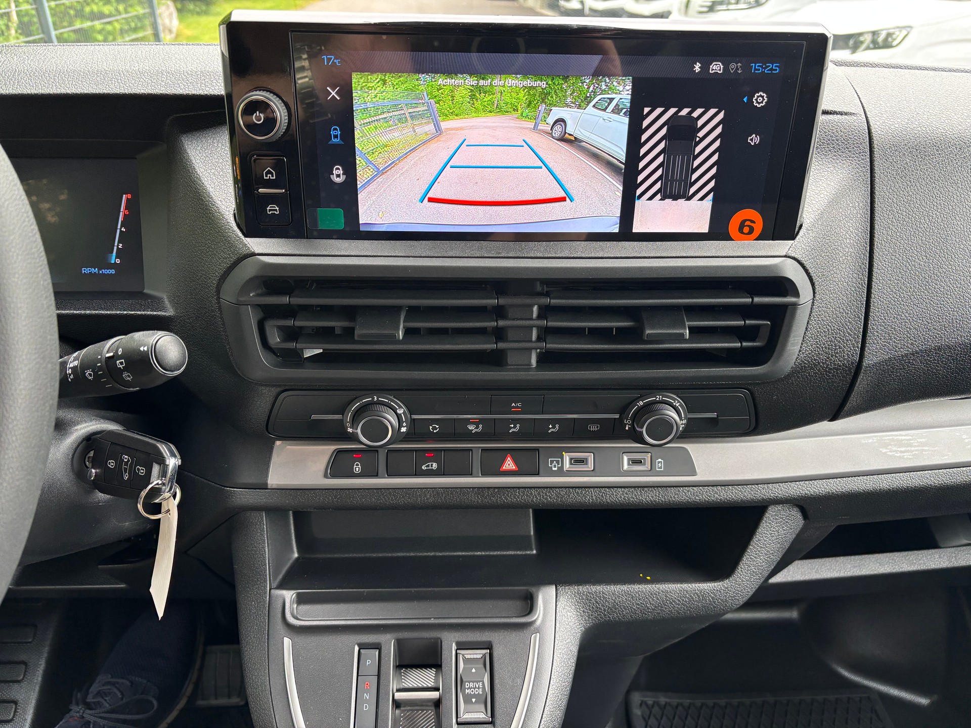 PEUGEOT Expert HDi150 S&S Standard EAT 8-image-11