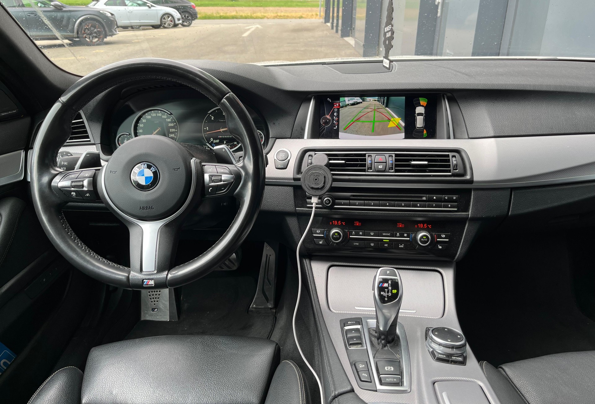BMW M550d Touring xDrive Steptronic-image-9
