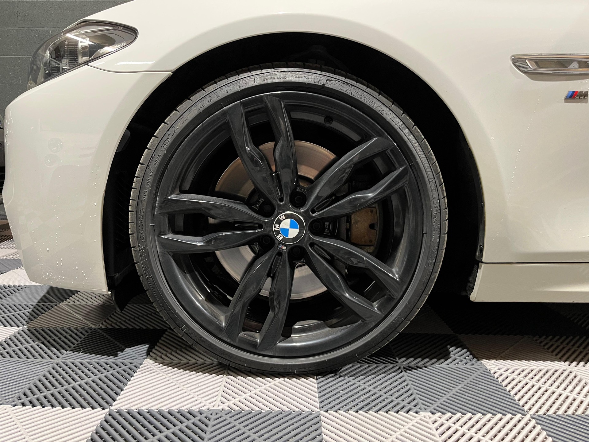 BMW M550d Touring xDrive Steptronic-image-21