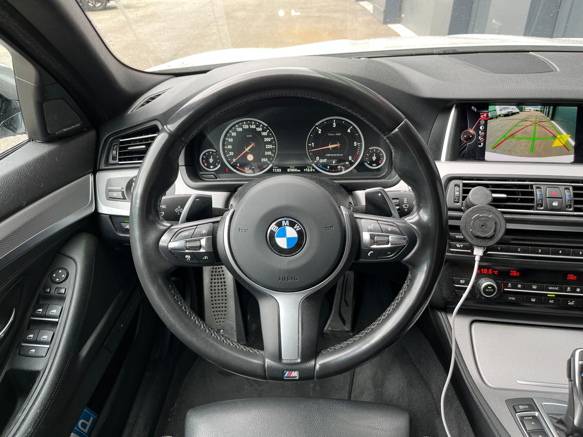 BMW M550d Touring xDrive Steptronic-image-10
