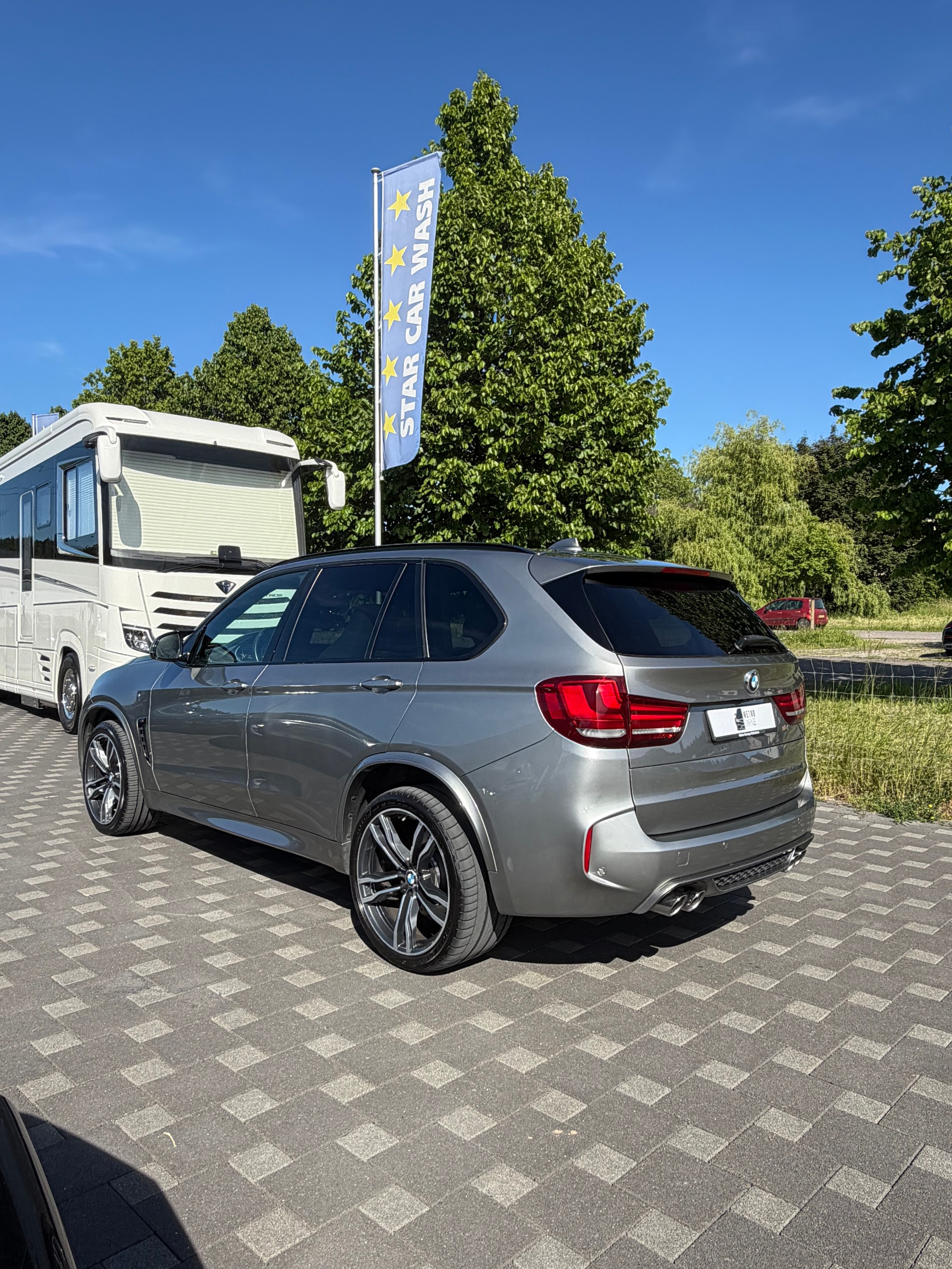 BMW X5M Steptronic-showroom-element-2