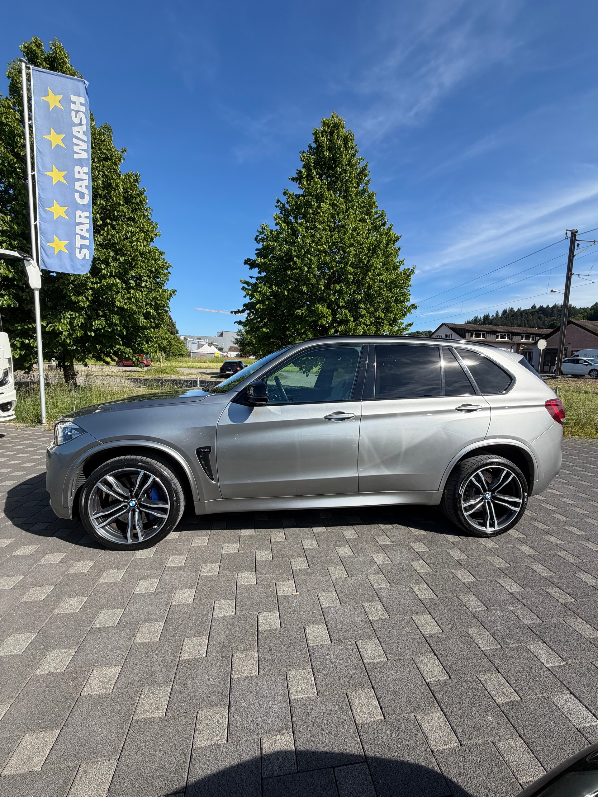 BMW X5M Steptronic-showroom-element-1