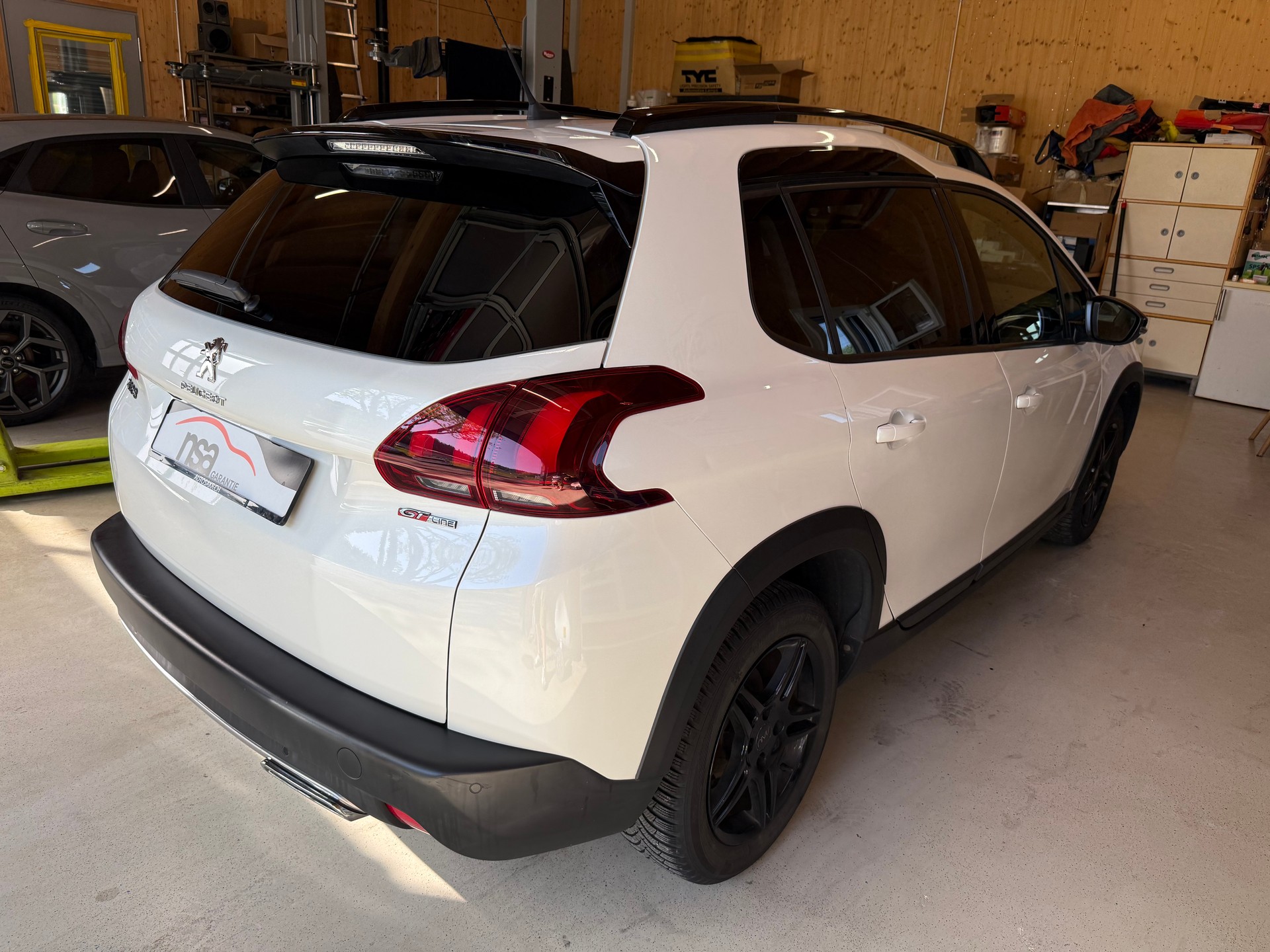 PEUGEOT 2008 1.2 PureTech GT Line EAT6-image-3