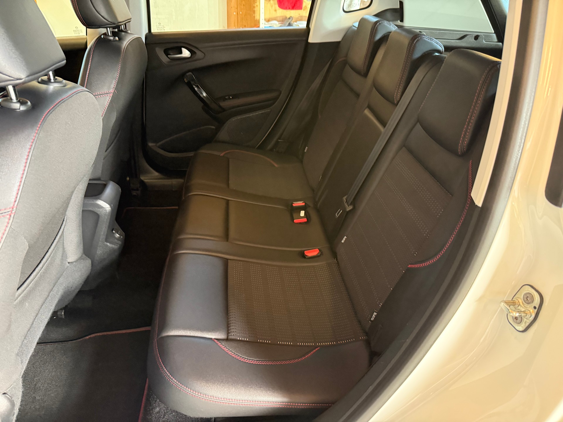 PEUGEOT 2008 1.2 PureTech GT Line EAT6-image-7