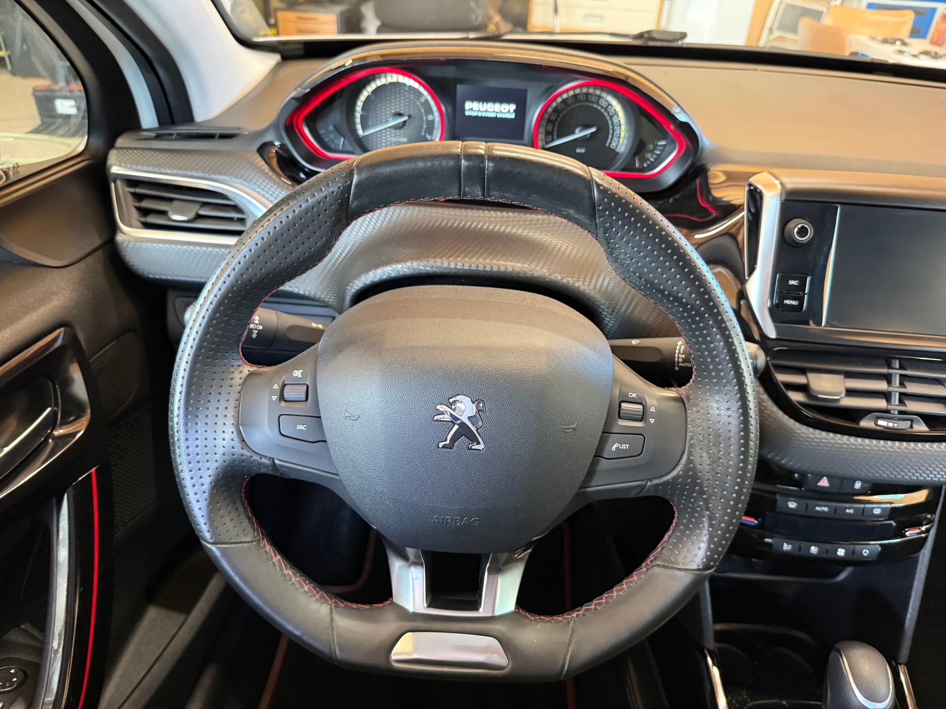 PEUGEOT 2008 1.2 PureTech GT Line EAT6-image-9