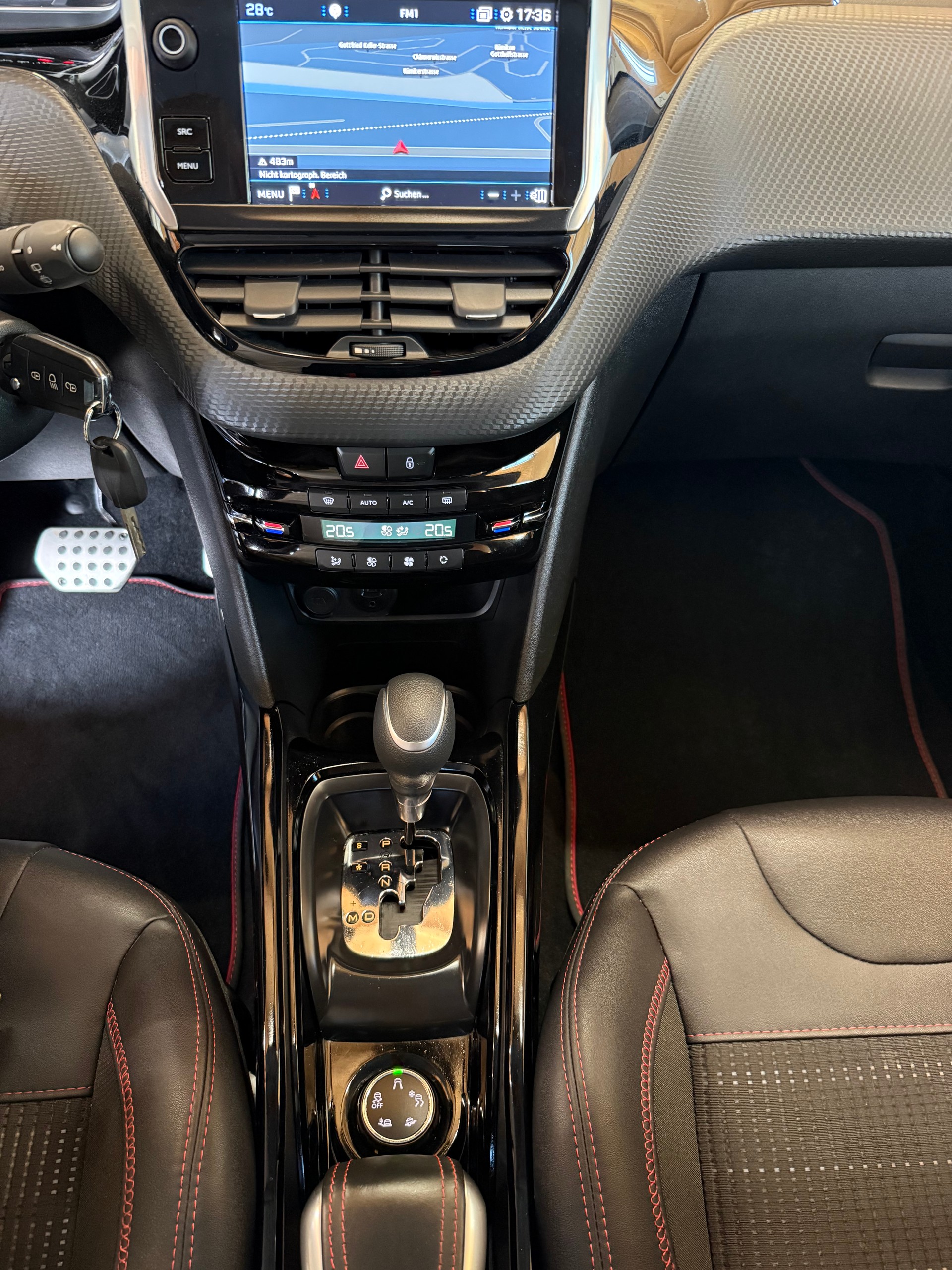 PEUGEOT 2008 1.2 PureTech GT Line EAT6-image-11