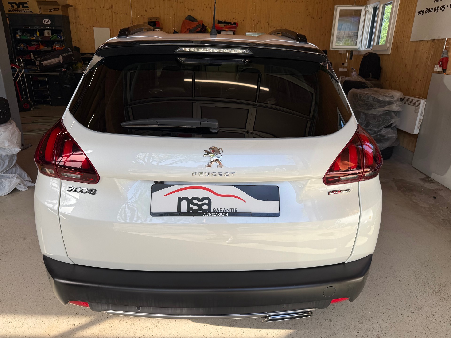 PEUGEOT 2008 1.2 PureTech GT Line EAT6-image-4