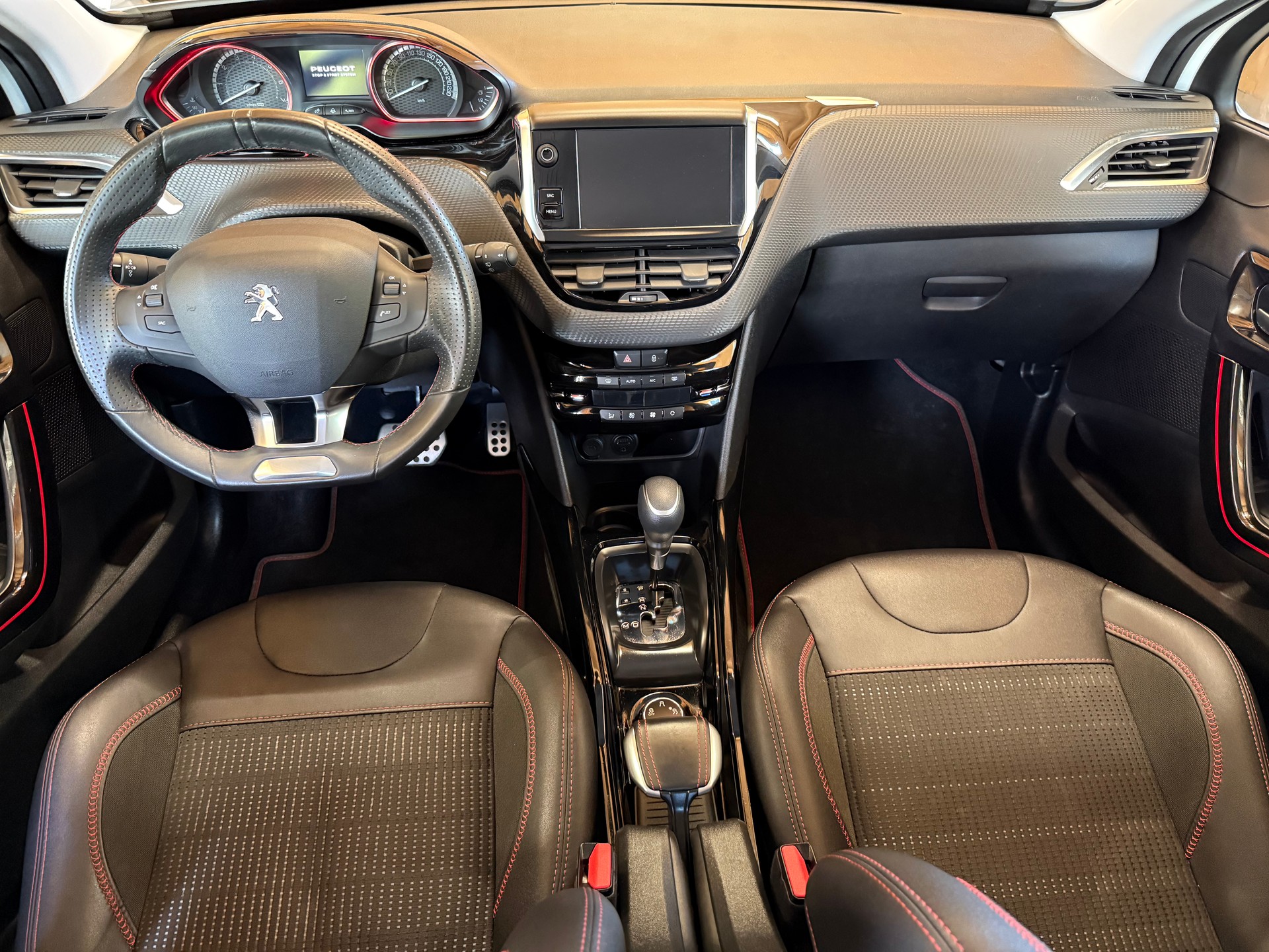 PEUGEOT 2008 1.2 PureTech GT Line EAT6-image-8