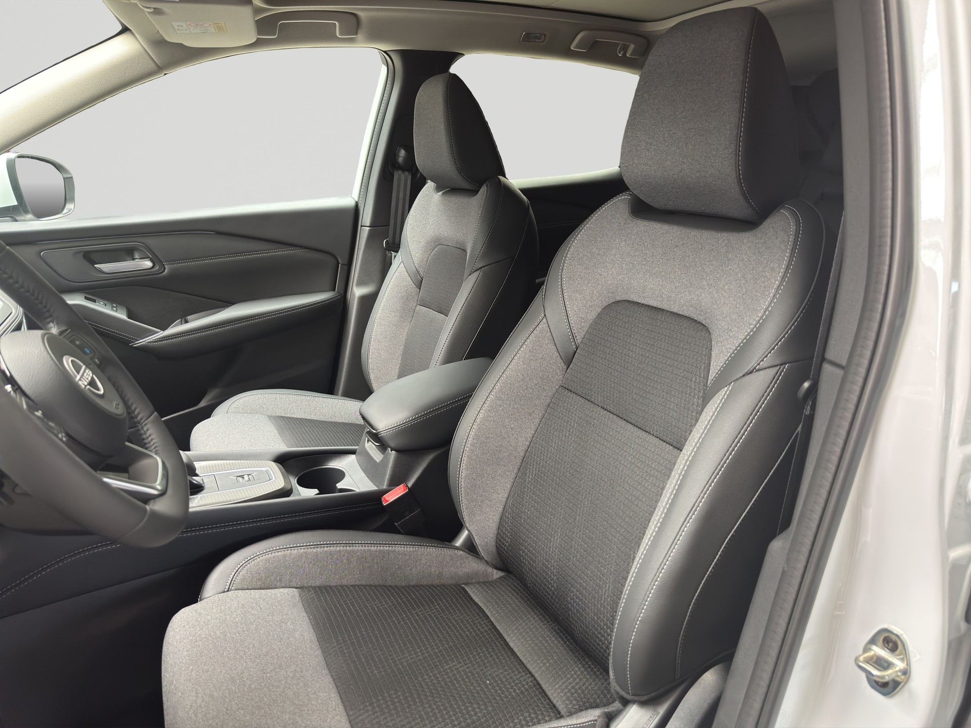 NISSAN Qashqai 1.3 DIG-T MHEV N-Connecta Xtronic-image-5