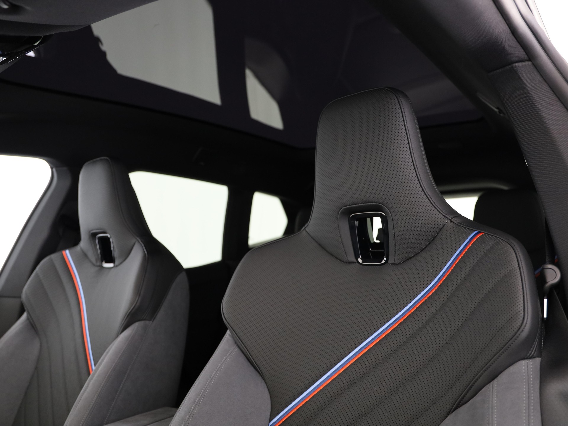 BMW iX xDrive60-image-10