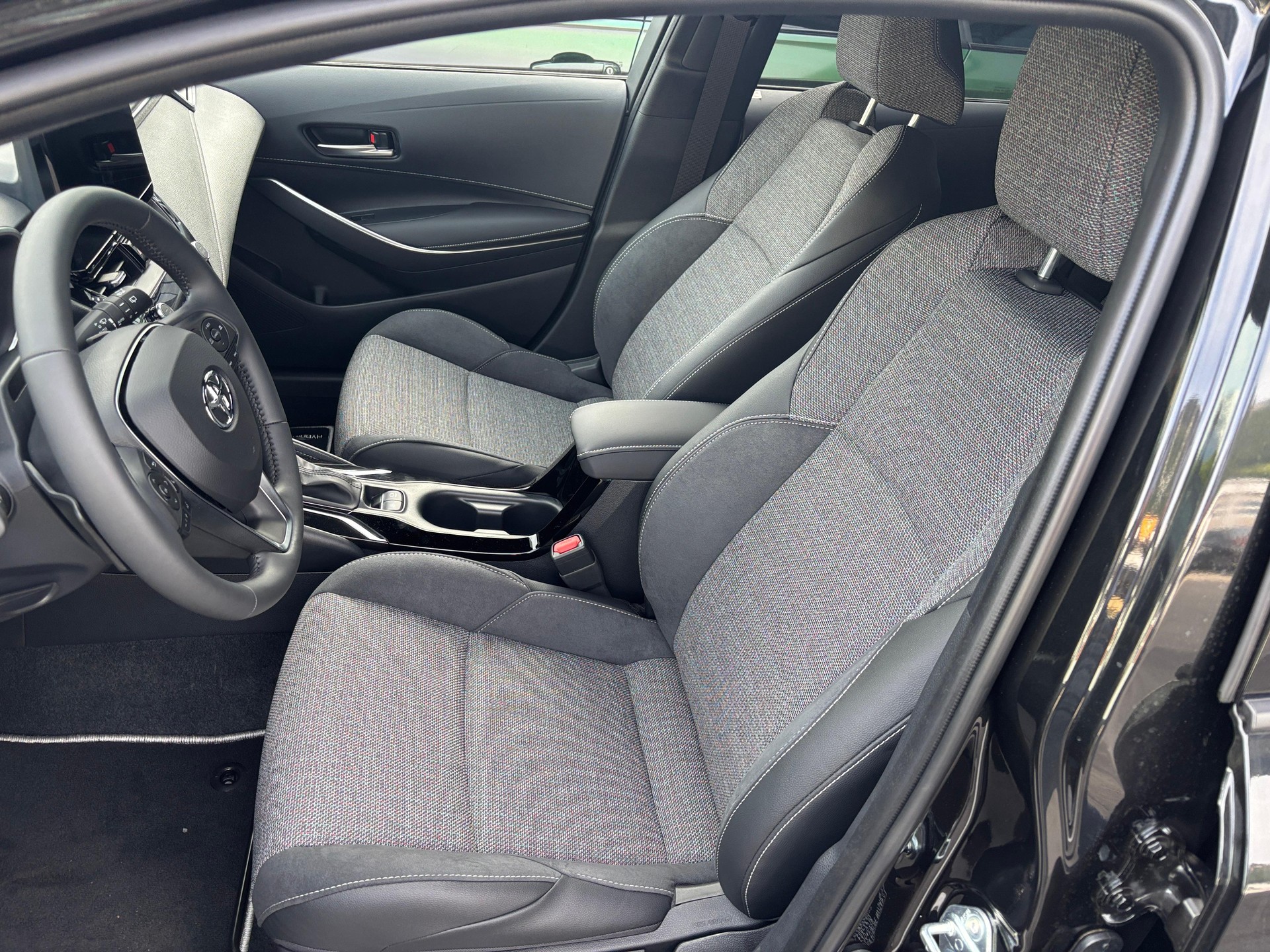 TOYOTA Corolla Touring Sports 2.0 HSD Swiss Edition-image-8