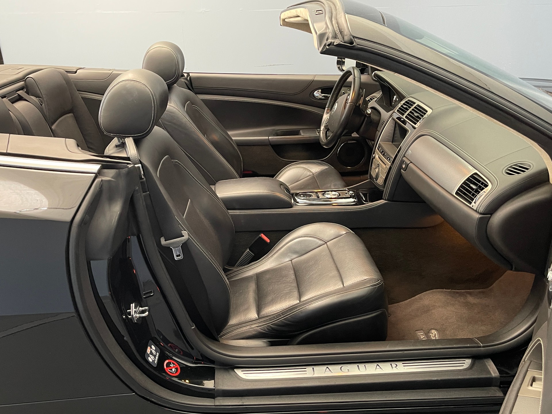 JAGUAR XKR Convertible 5.0 V8 Supercharged-image-11