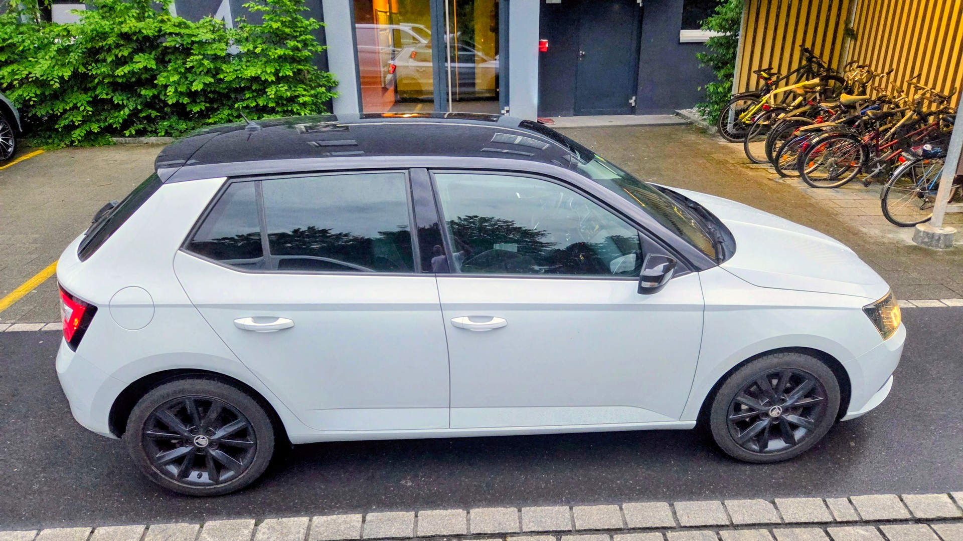 SKODA 1.2 TSI Ambition-image-1