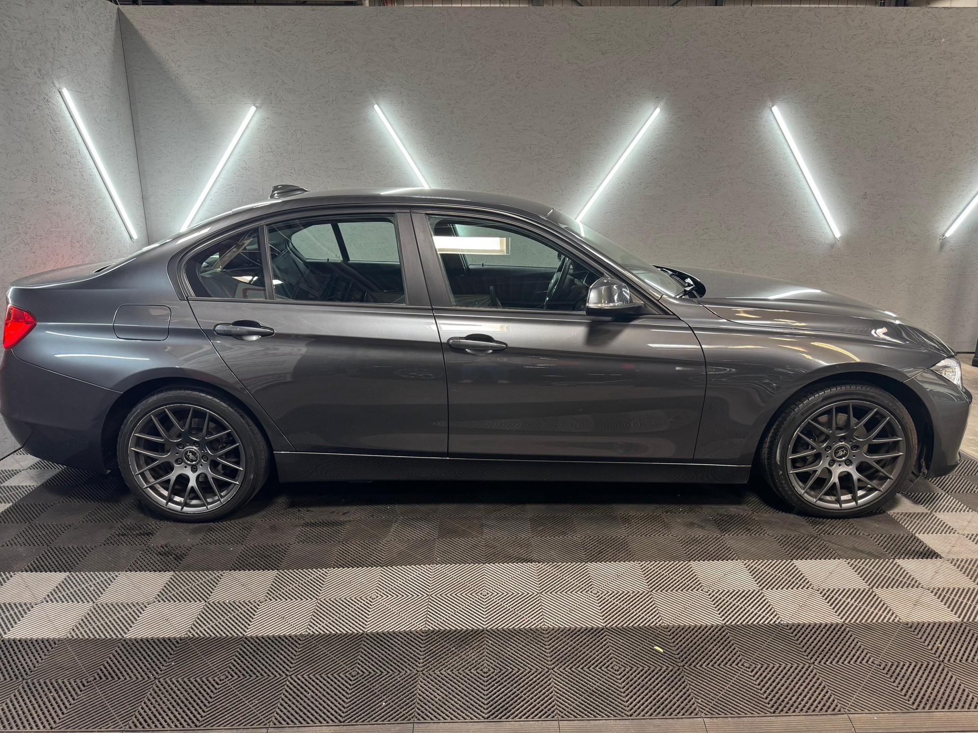 BMW 320i xDrive Steptronic-image-3