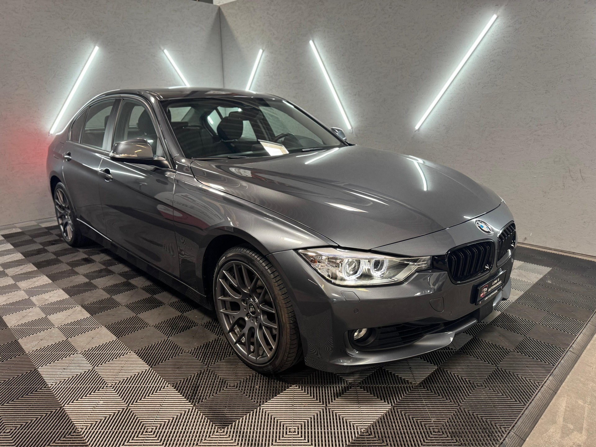 BMW 320i xDrive Steptronic-image-1