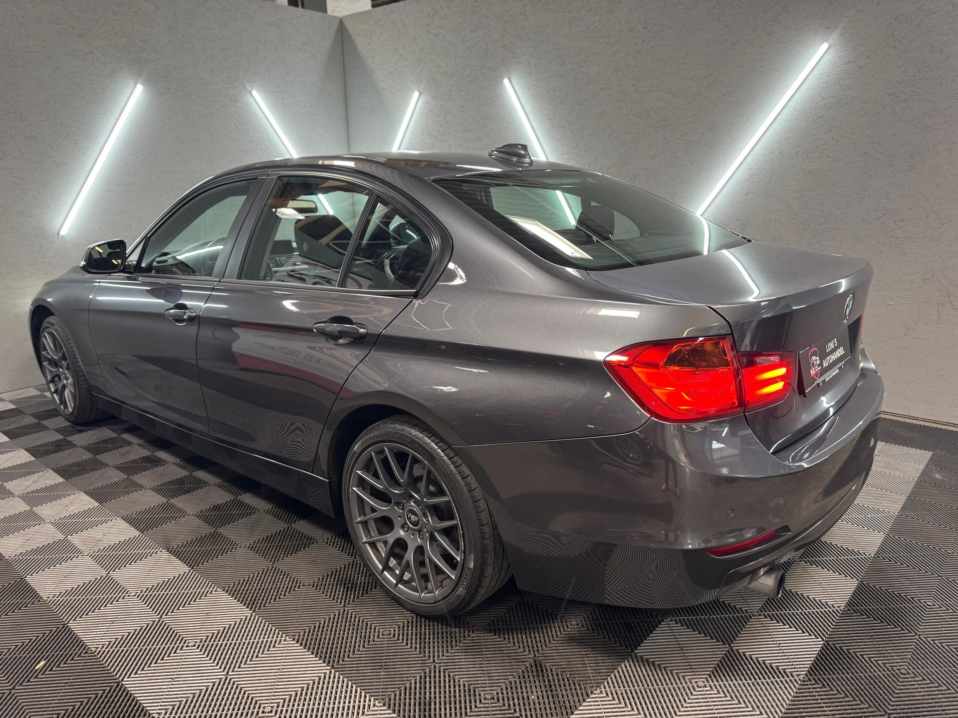 BMW 320i xDrive Steptronic-image-5