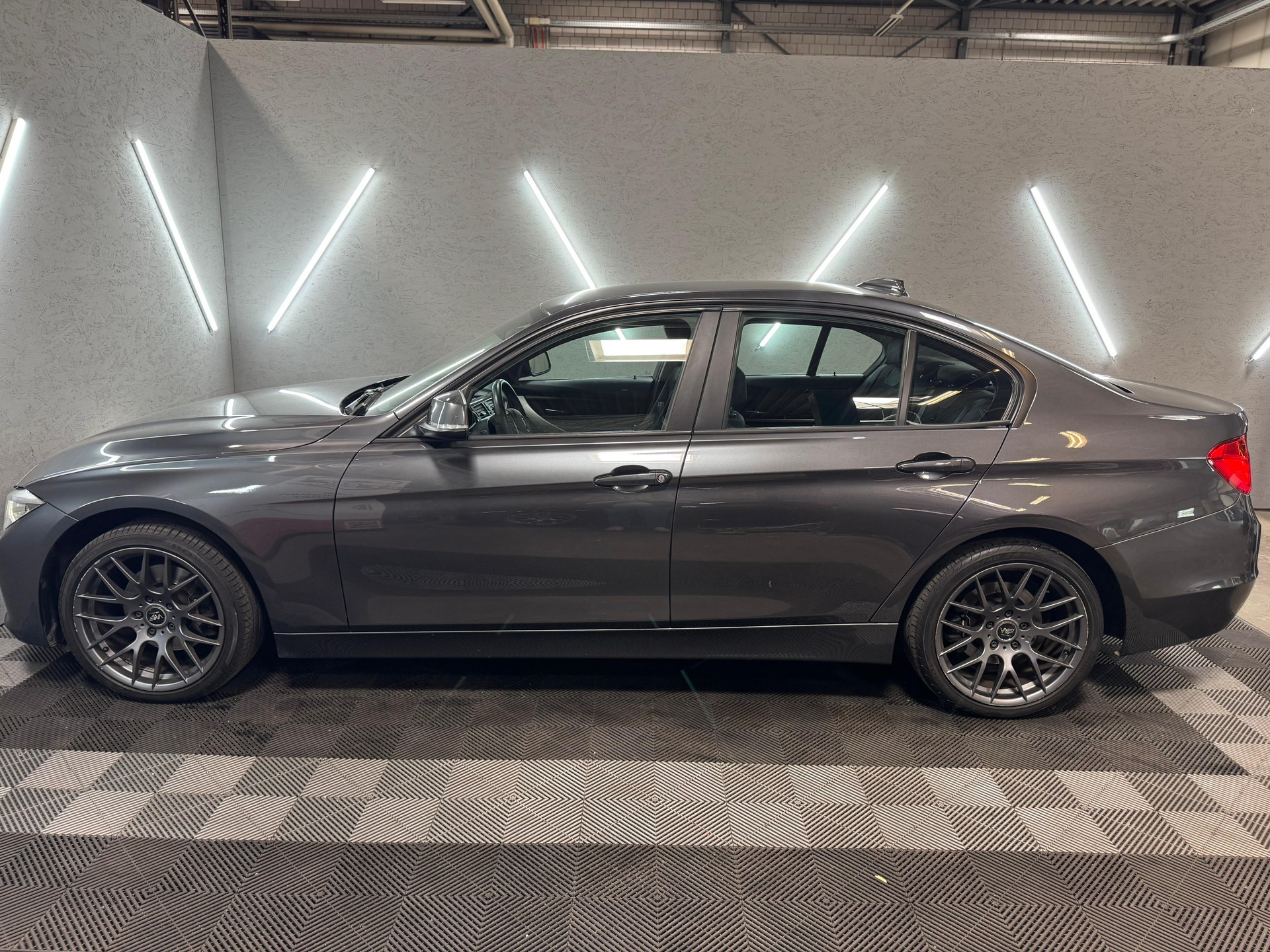 BMW 320i xDrive Steptronic-image-4