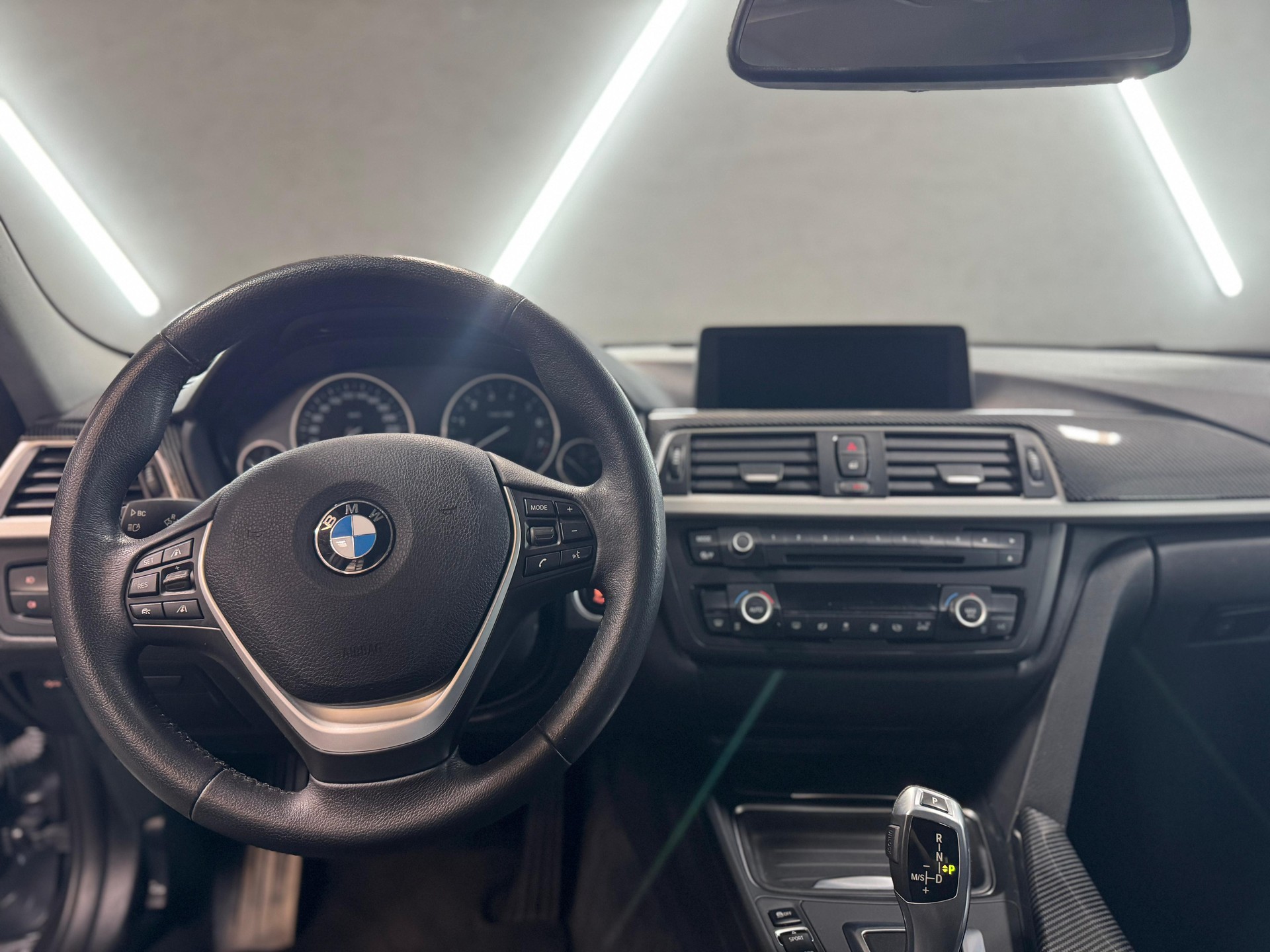 BMW 320i xDrive Steptronic-image-9