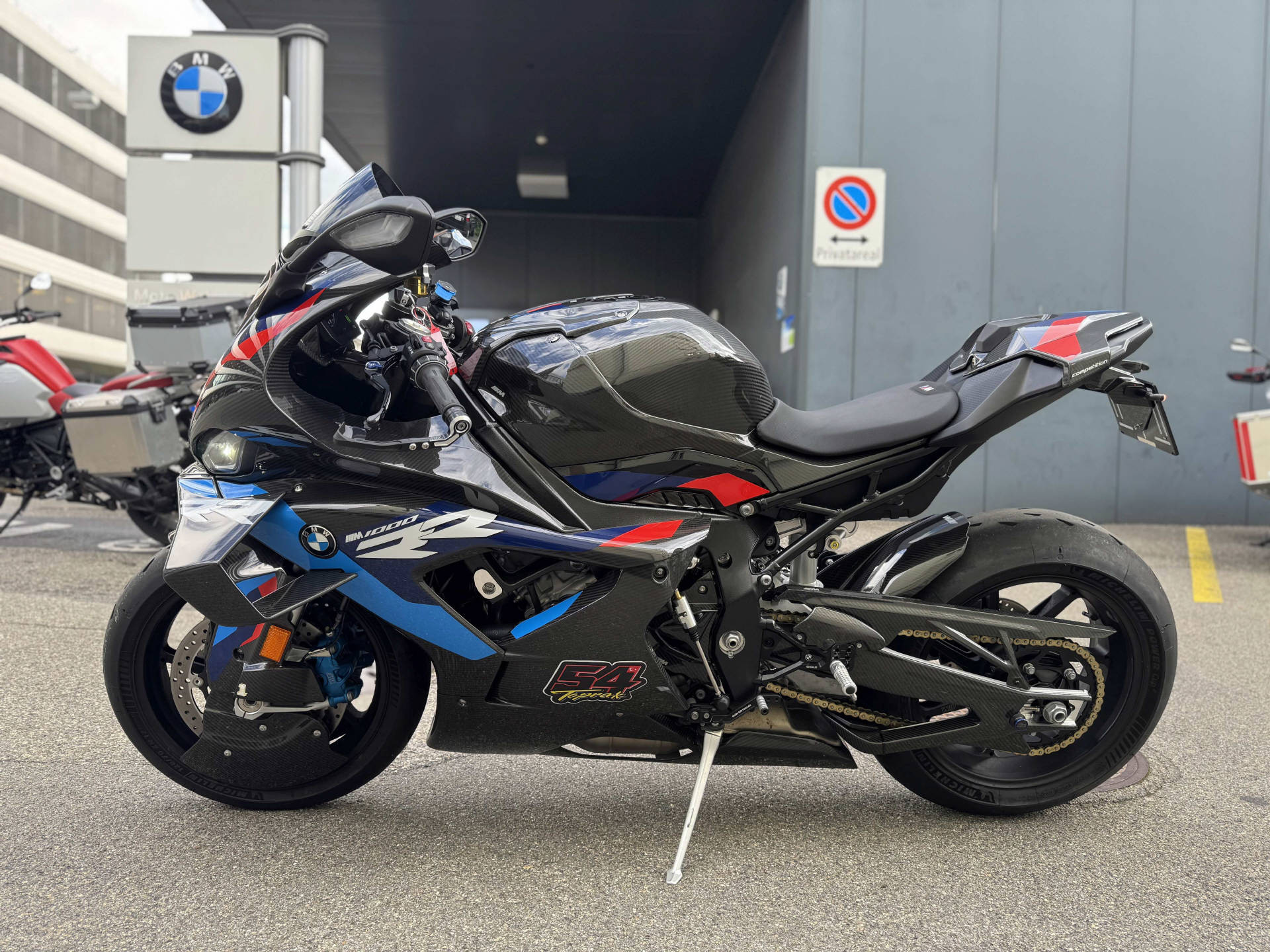 BMW M 1000 RR-showroom-element-1