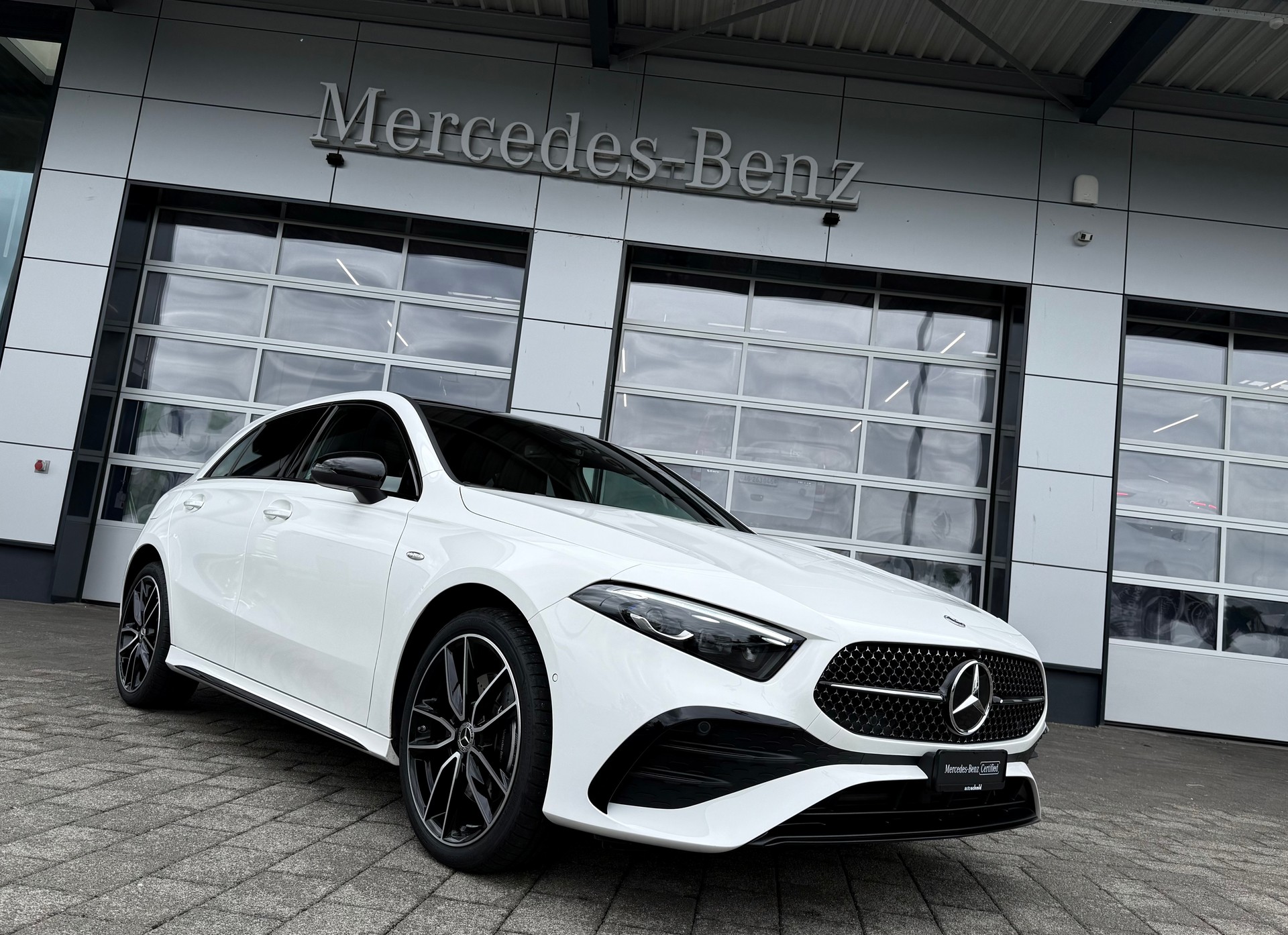 MERCEDES-BENZ A 250 e AMG Line 8G-DCT-image-0