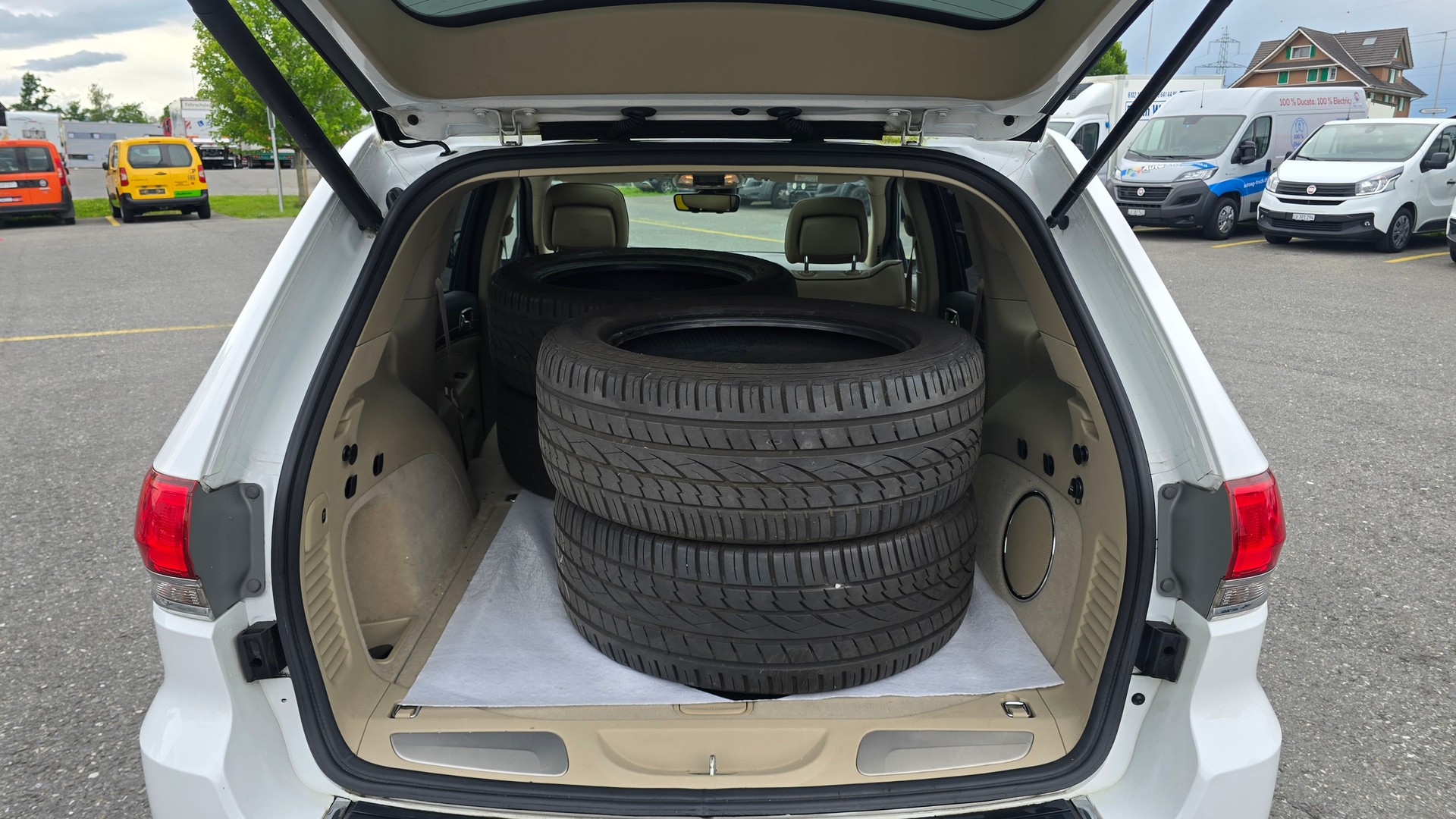 JEEP Grand Cherokee 3.0 CRD Overland Automatic-image-6