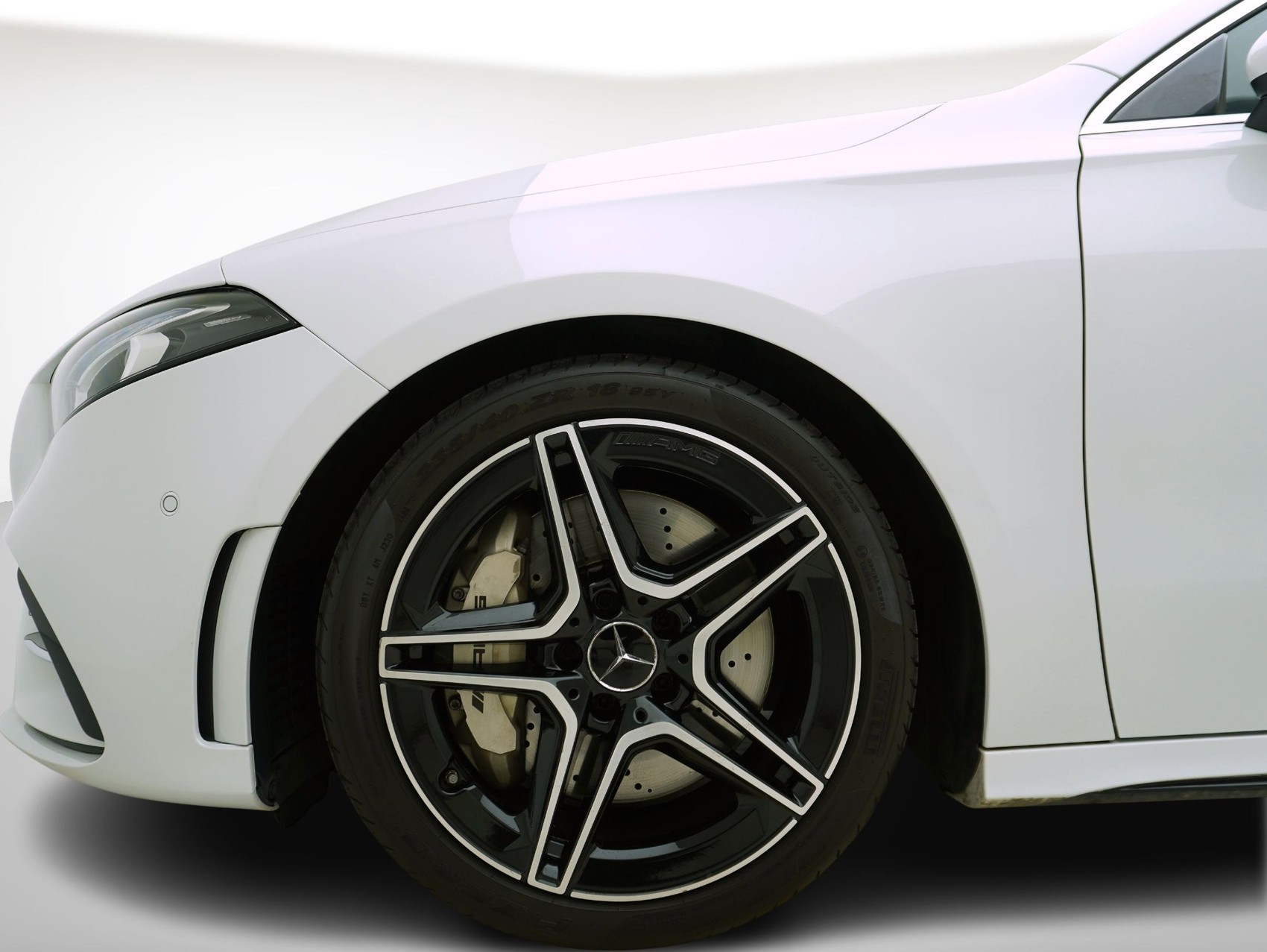 MERCEDES-BENZ A-Klasse A 35 AMG 4matic-image-5