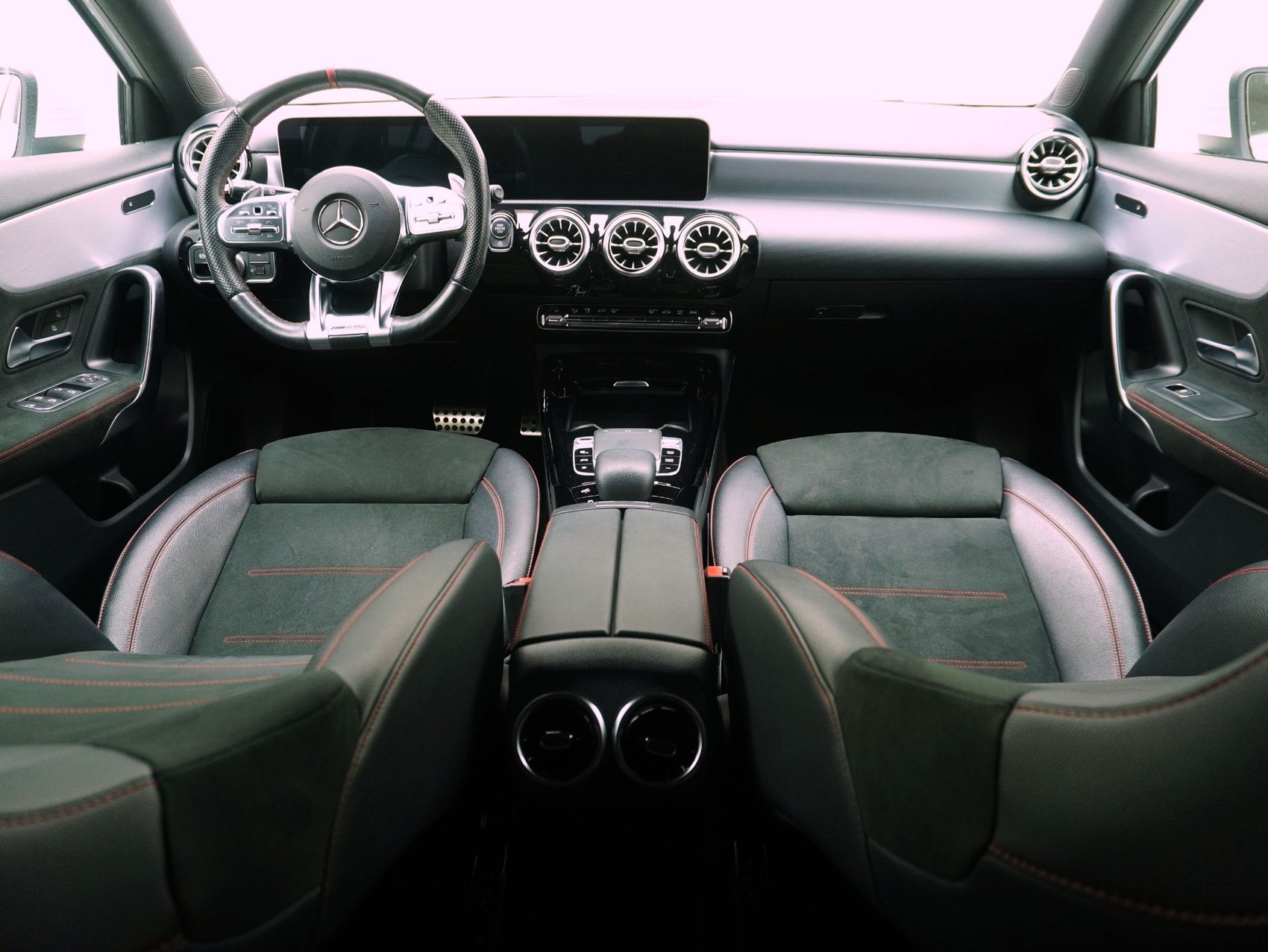 MERCEDES-BENZ A-Klasse A 35 AMG 4matic-image-11