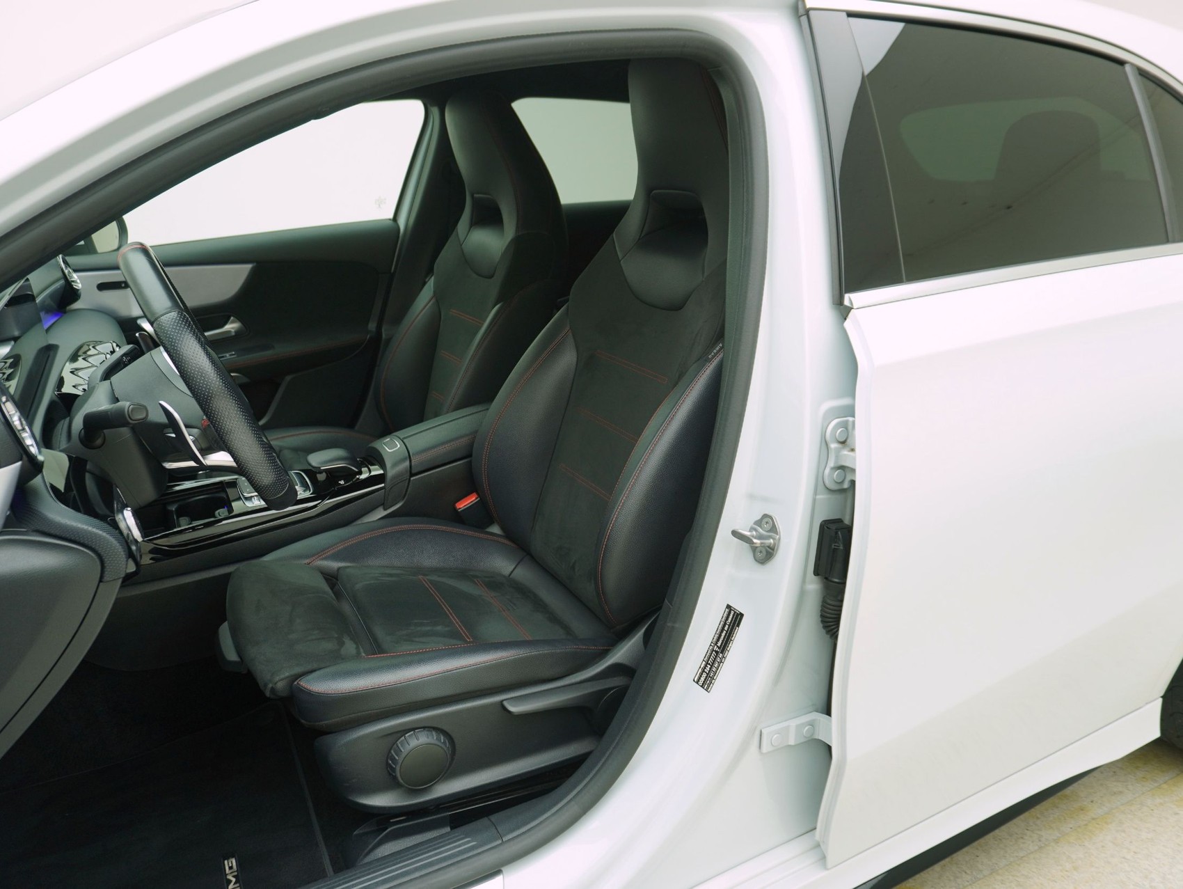 MERCEDES-BENZ A-Klasse A 35 AMG 4matic-image-7