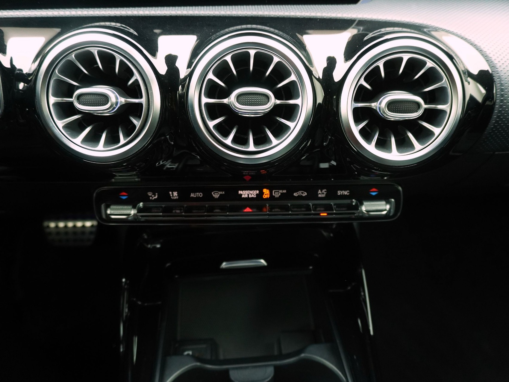 MERCEDES-BENZ A-Klasse A 35 AMG 4matic-image-12