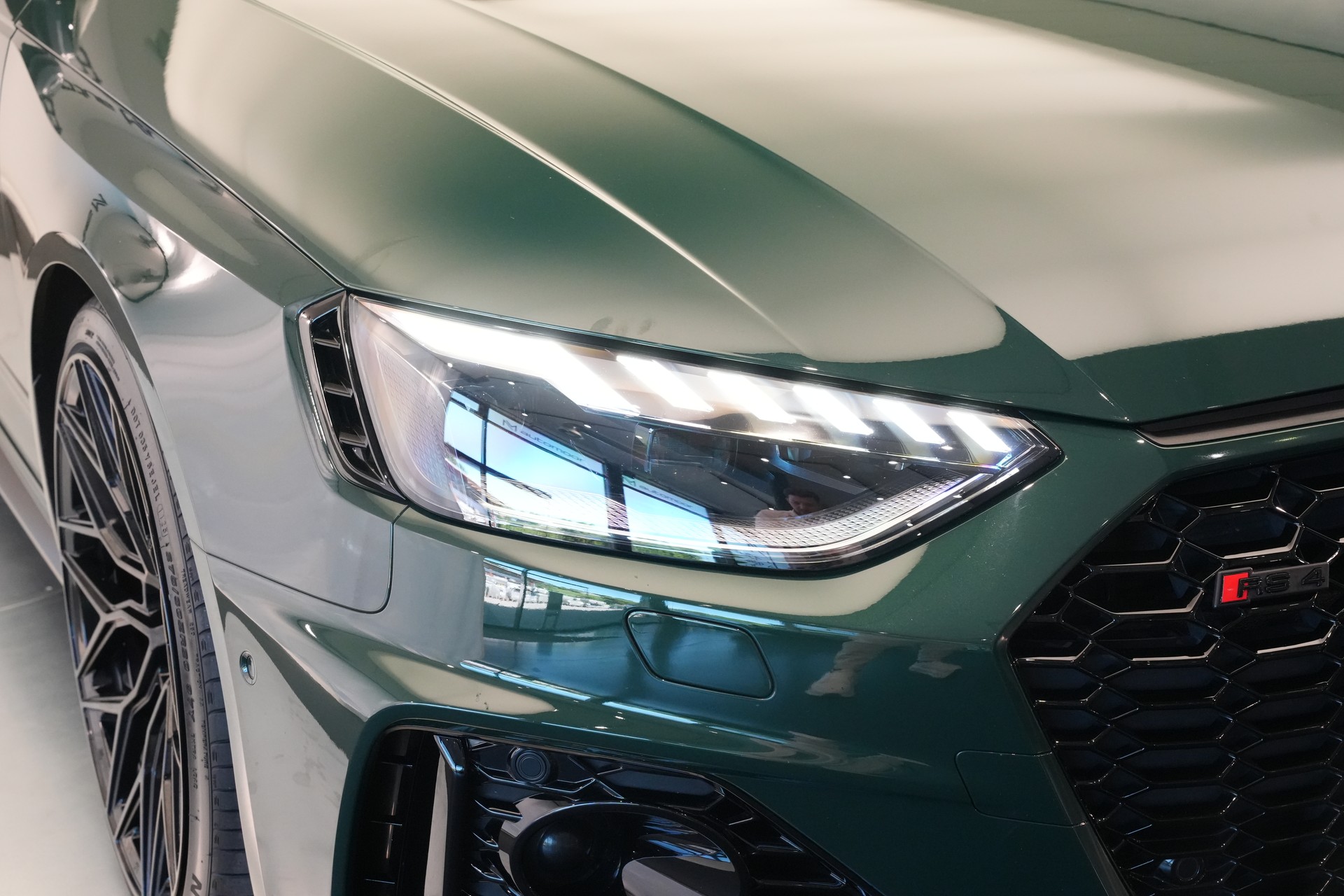 AUDI RS4 Avant quattro tiptronic *CH-Fahrzeug*-image-45