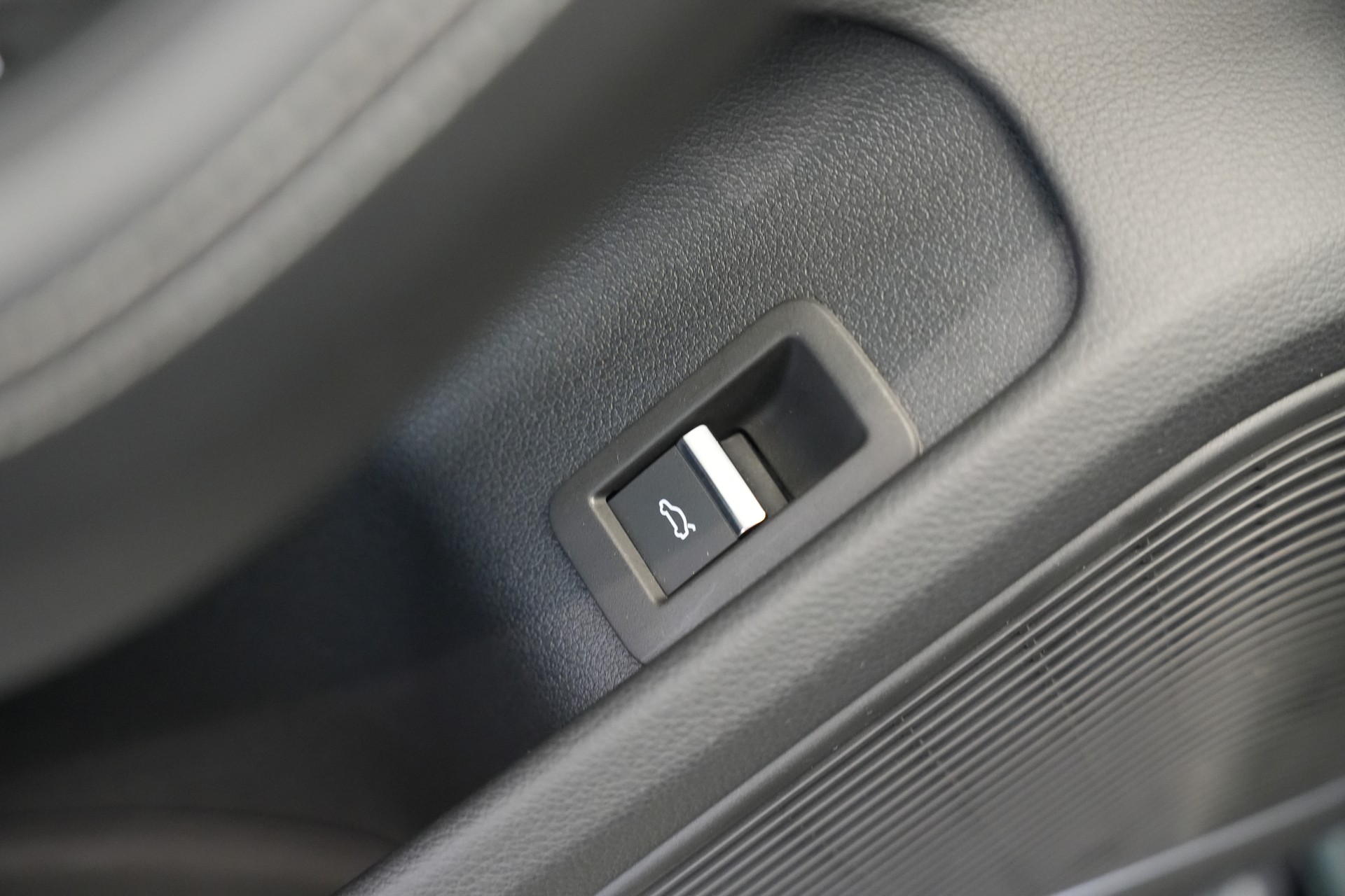 AUDI RS4 Avant quattro tiptronic *CH-Fahrzeug*-image-18