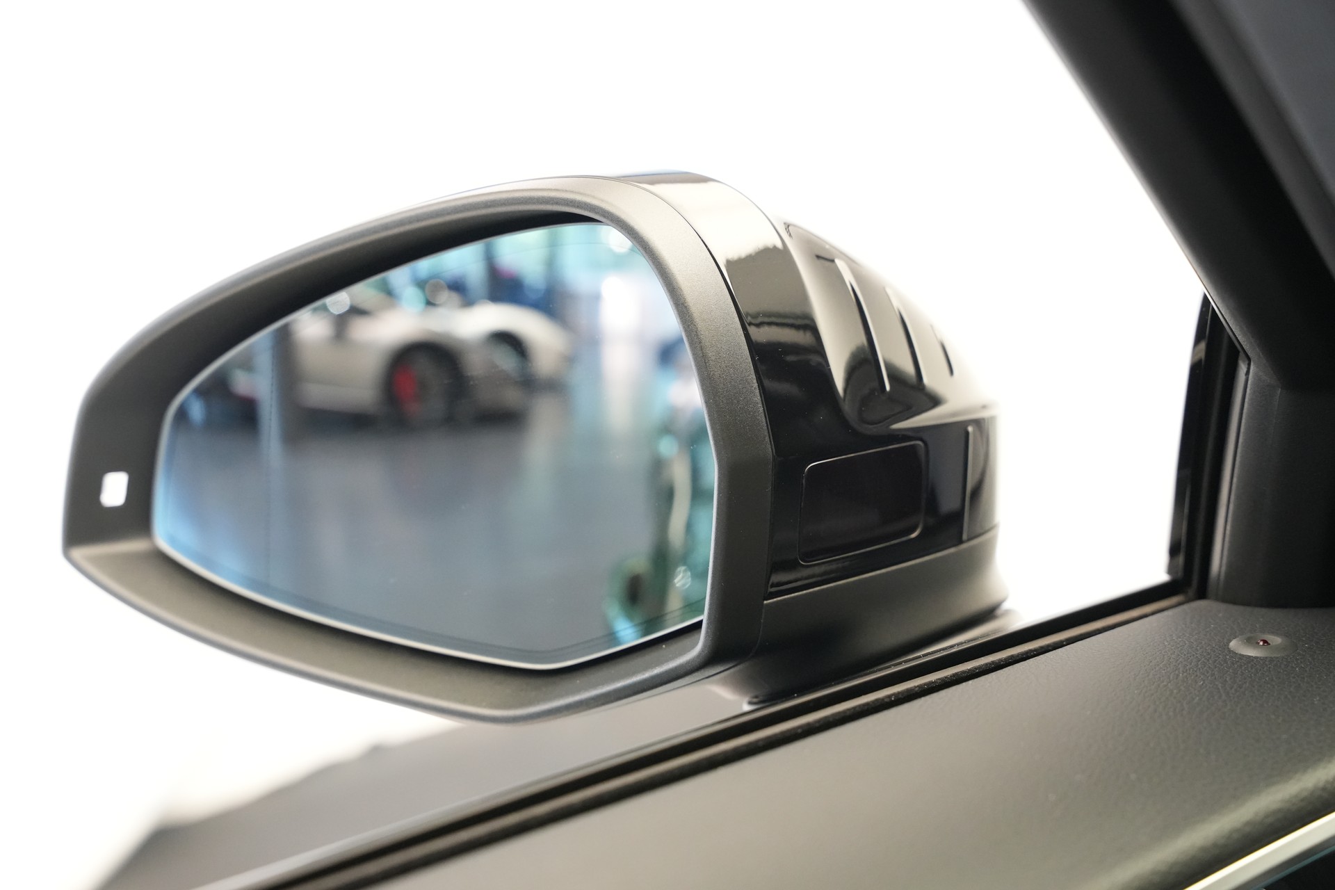 AUDI RS4 Avant quattro tiptronic *CH-Fahrzeug*-image-23