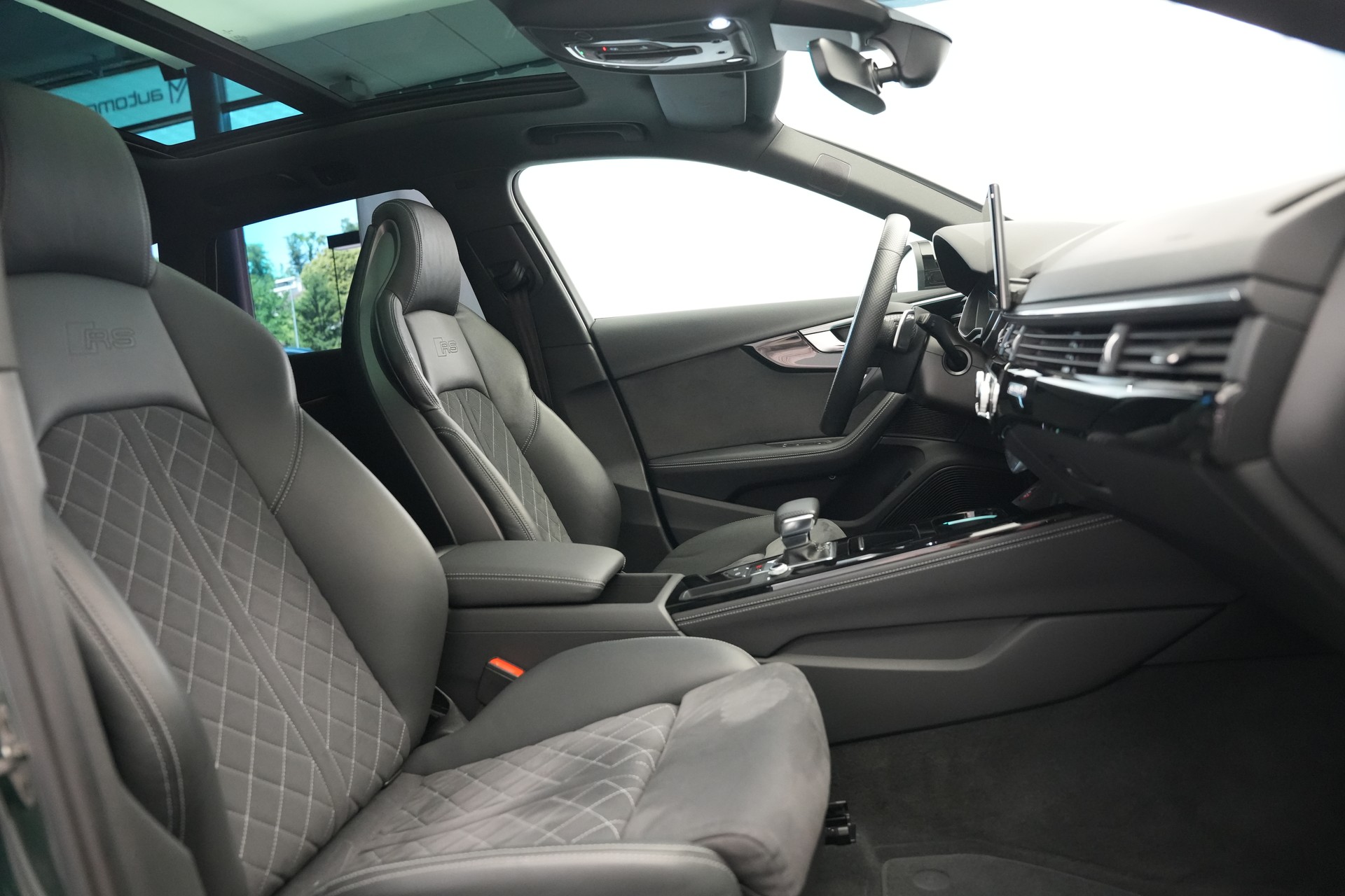 AUDI RS4 Avant quattro tiptronic *CH-Fahrzeug*-image-15