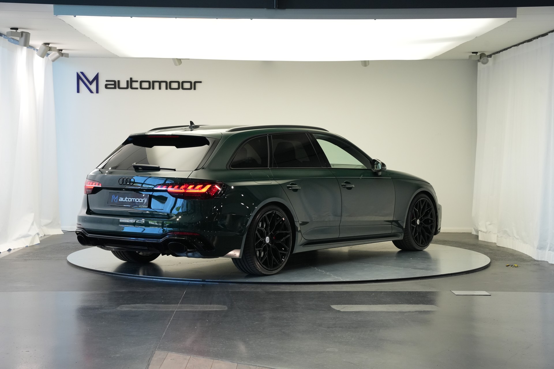 AUDI RS4 Avant quattro tiptronic *CH-Fahrzeug*-image-4
