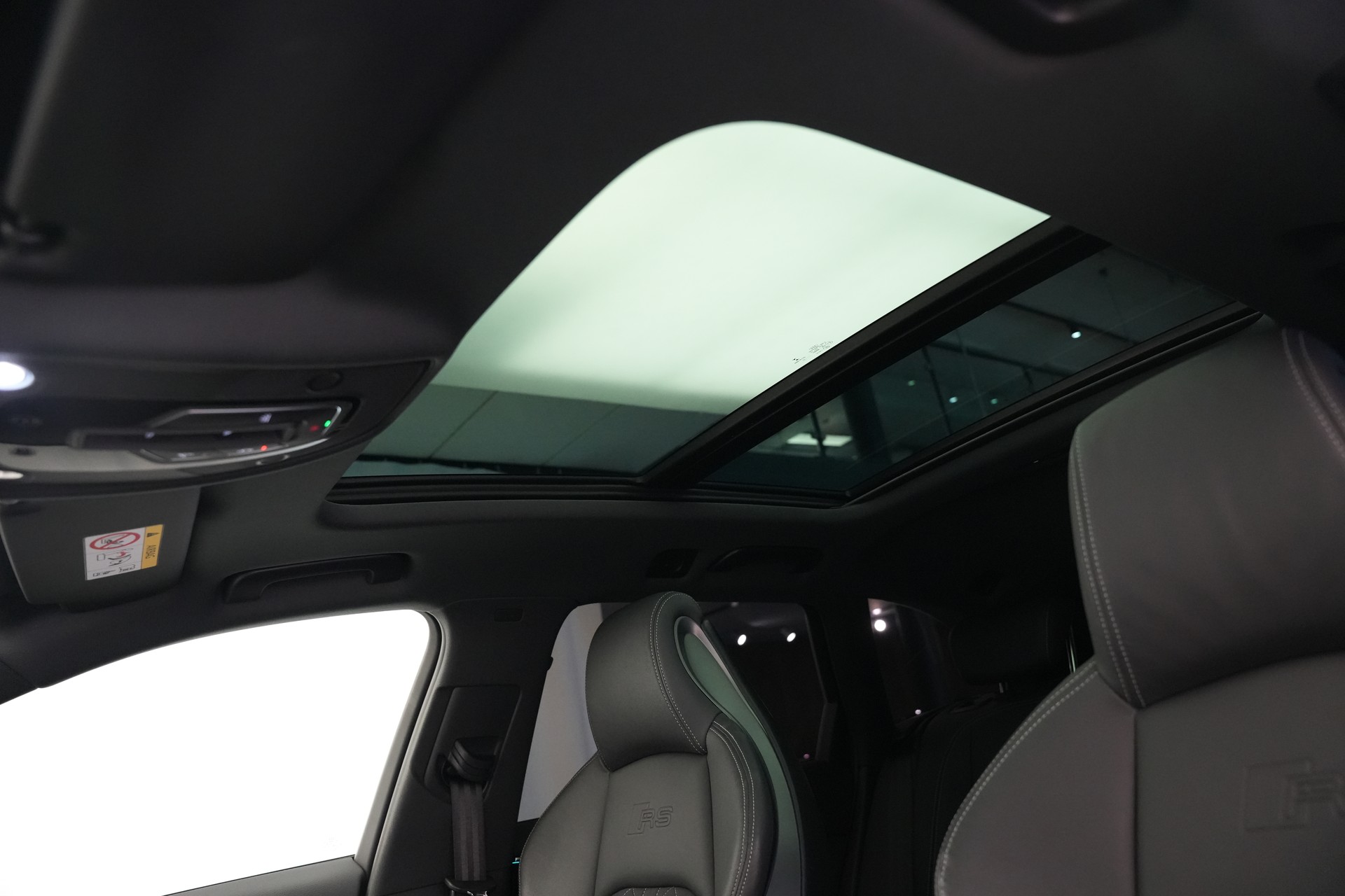 AUDI RS4 Avant quattro tiptronic *CH-Fahrzeug*-image-14