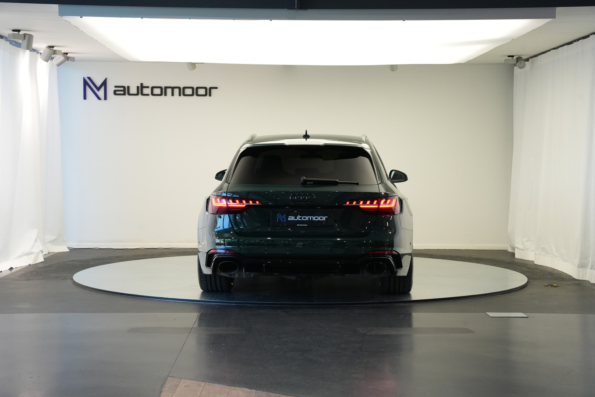 AUDI RS4 Avant quattro tiptronic *CH-Fahrzeug*-image-5