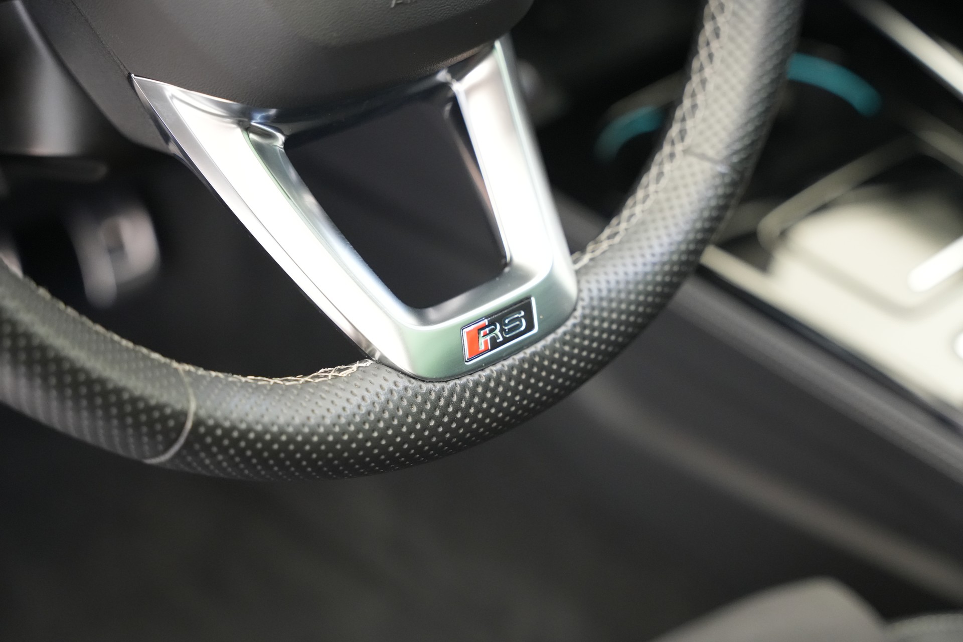 AUDI RS4 Avant quattro tiptronic *CH-Fahrzeug*-image-21