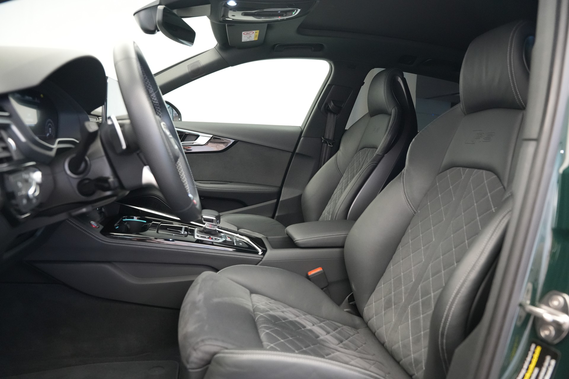 AUDI RS4 Avant quattro tiptronic *CH-Fahrzeug*-image-13