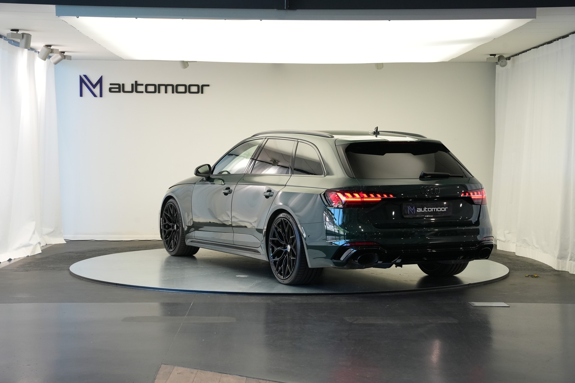 AUDI RS4 Avant quattro tiptronic *CH-Fahrzeug*-image-6
